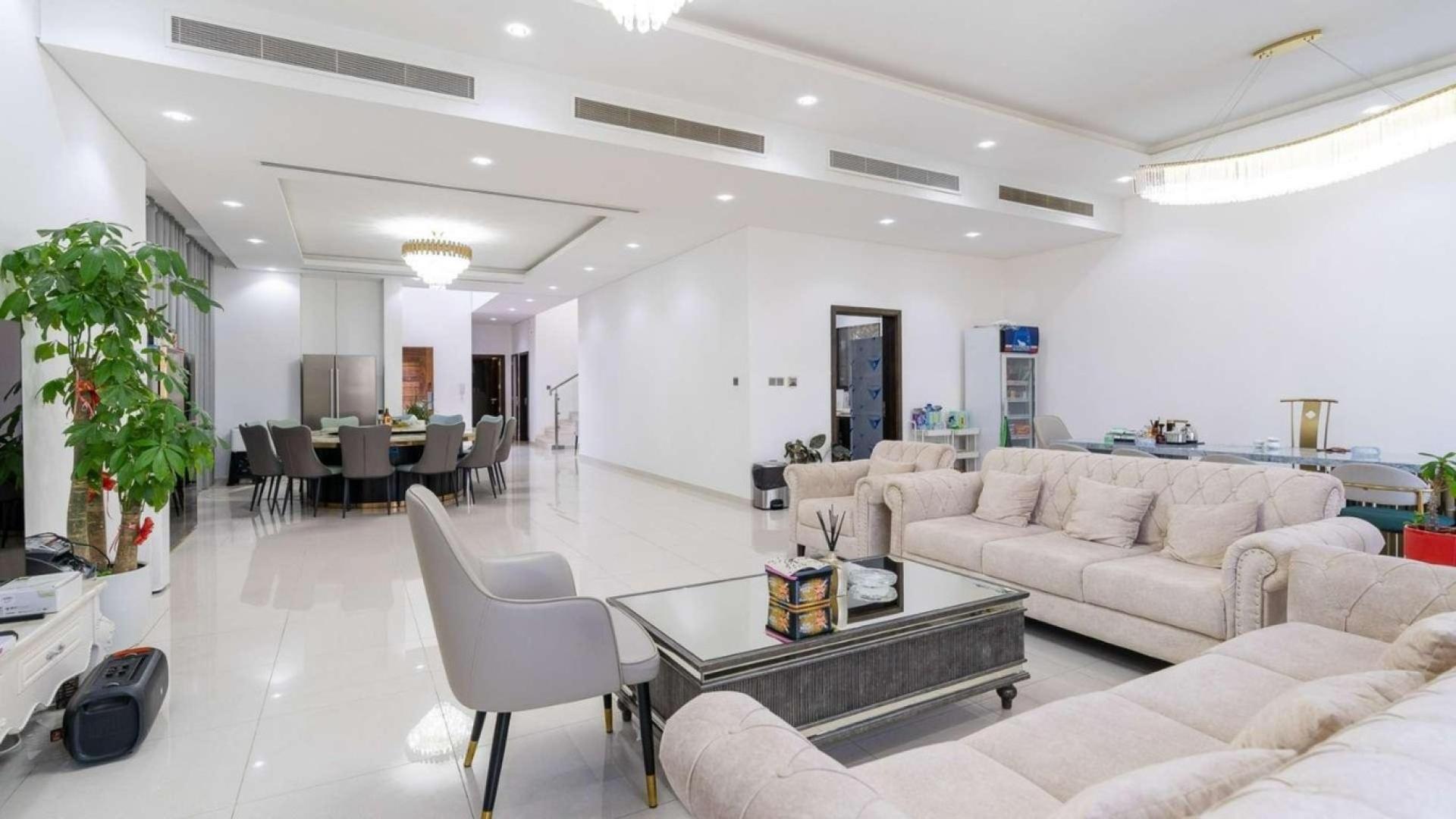 5-bedroom villa garden with lush greenery in Whitefield, DAMAC Hills, Dubai