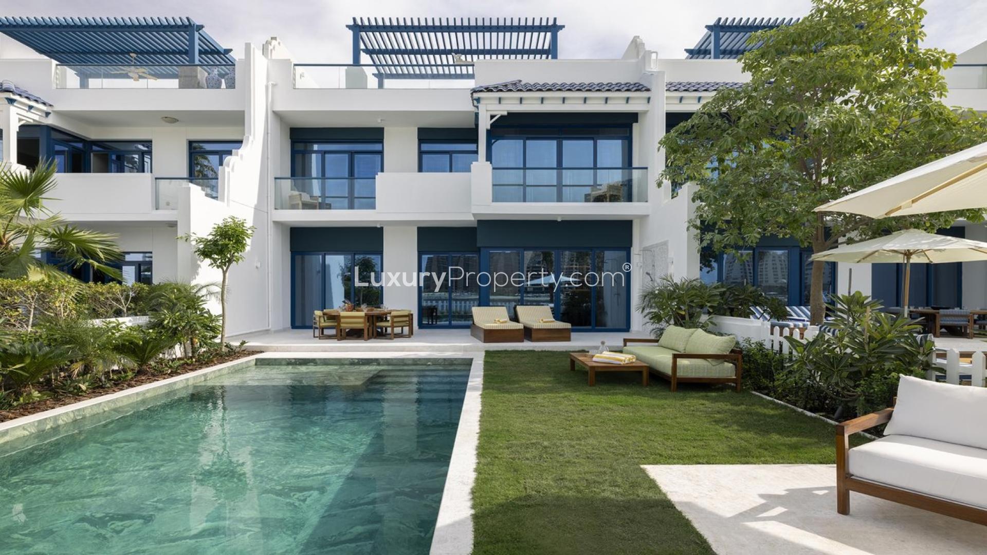 Luxurious living room in Il Sole Villa, Palma Residences, Palm Jumeirah with modern decor