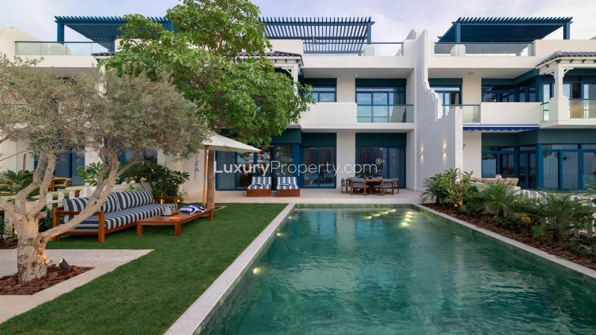 Luxurious living room in beachfront villa, Palma Residences, Palm Jumeirah, for sale