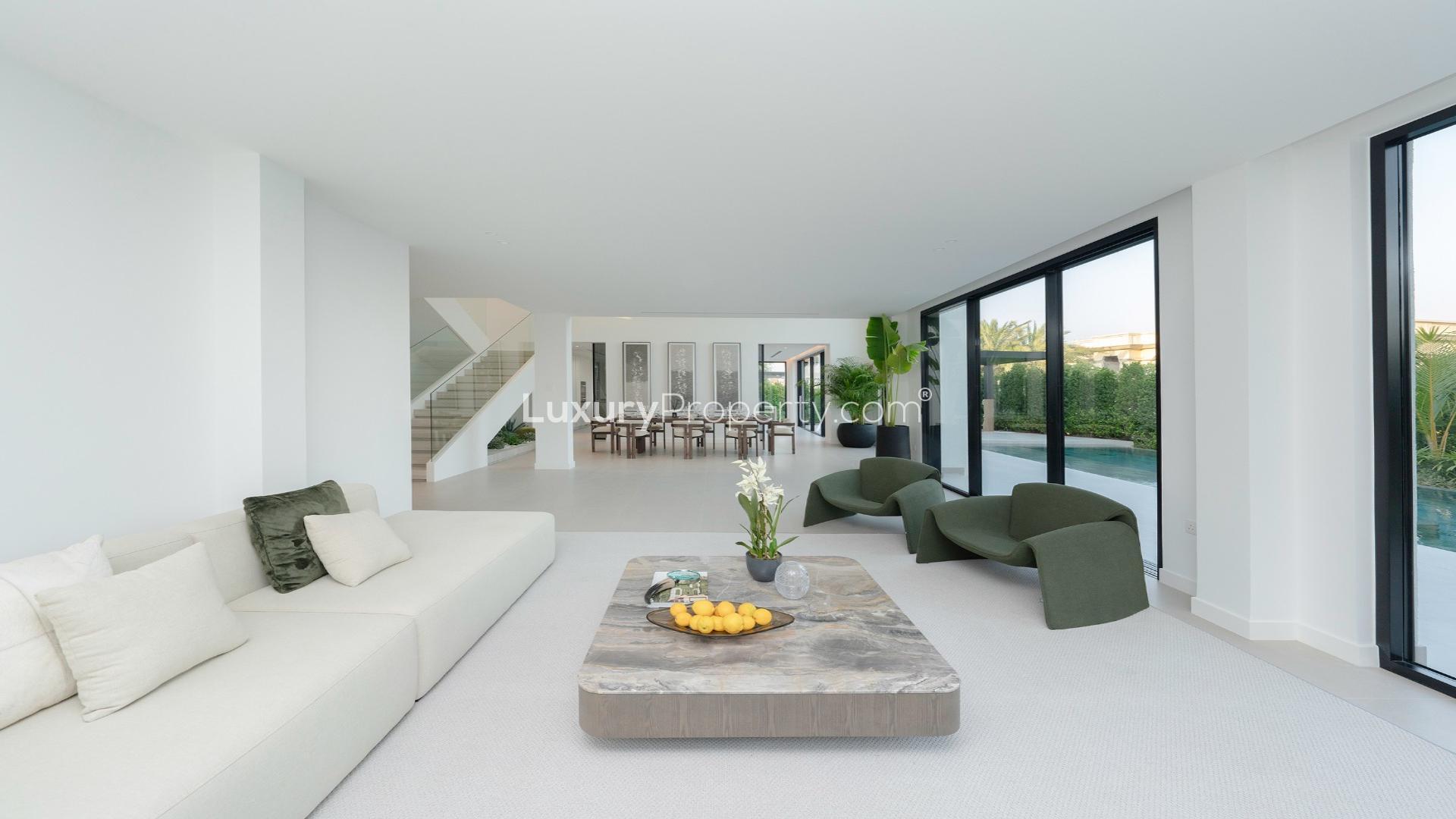 Contemporary Miami-style villa with pool and garden in Jumeirah Islands, Mediterranean Clusters