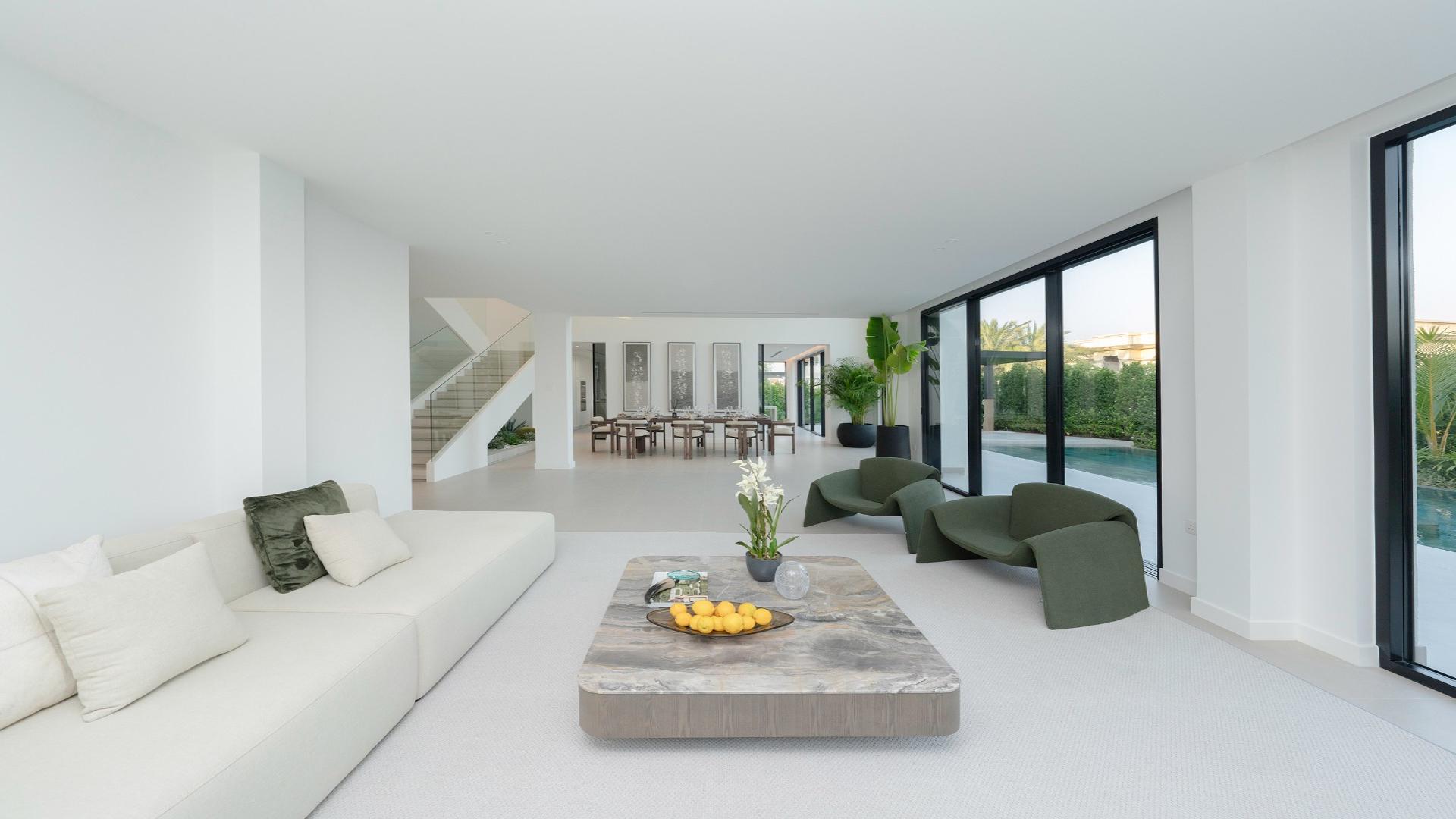 Contemporary Miami-style villa with pool and garden in Jumeirah Islands, Mediterranean Clusters