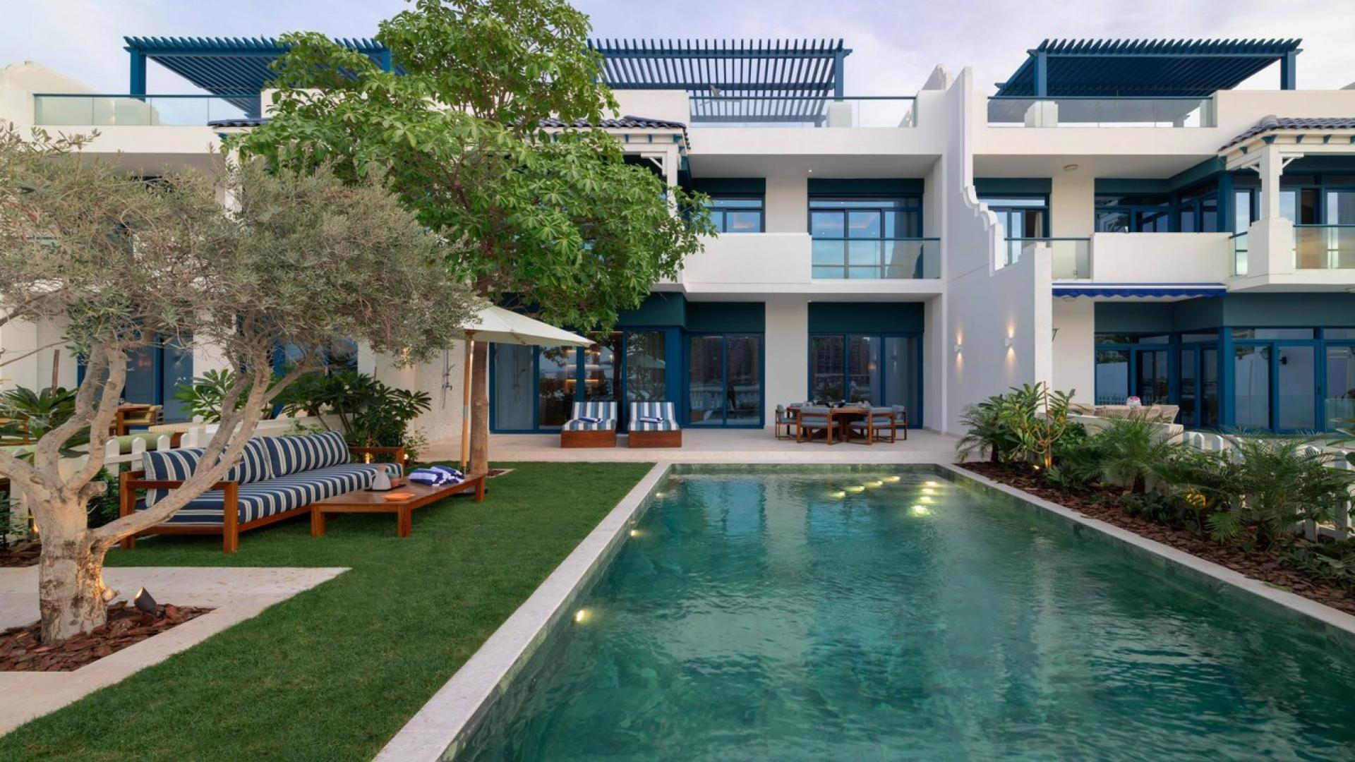 Luxurious living room in 5-bedroom beach villa, Palma Residences, Palm Jumeirah