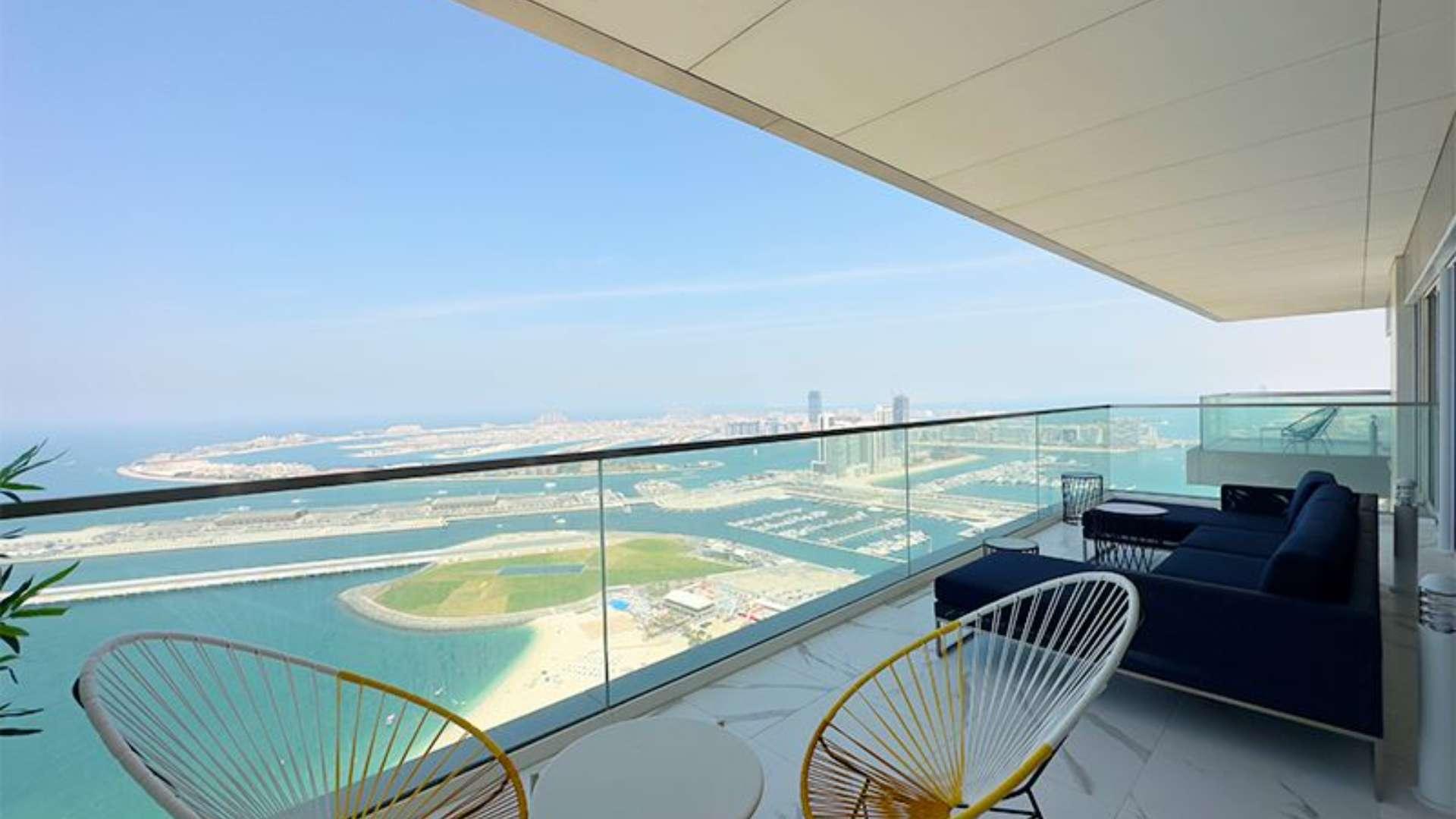 Luxurious dining and living area in 5-bedroom apartment, 1JBR, Dubai Marina