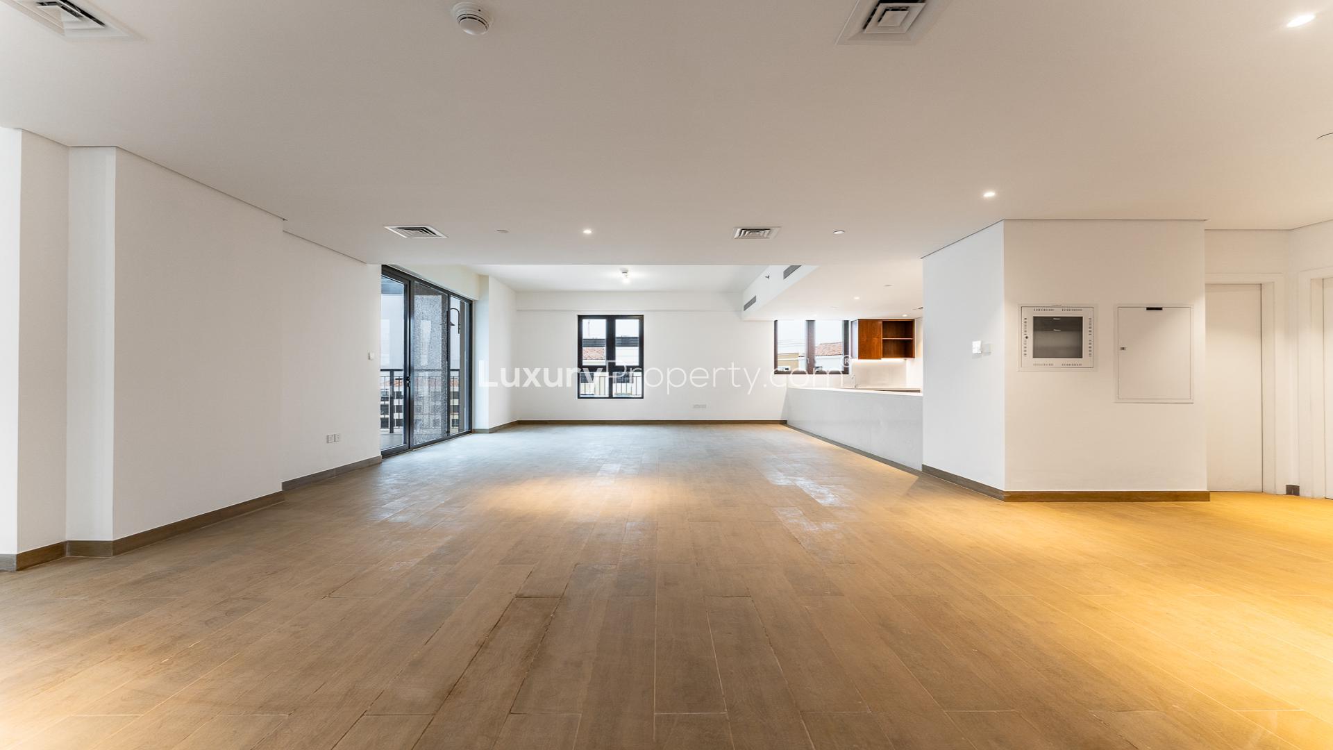 Spacious Jumeirah 1 apartment balcony with marina view, ideal for luxury living