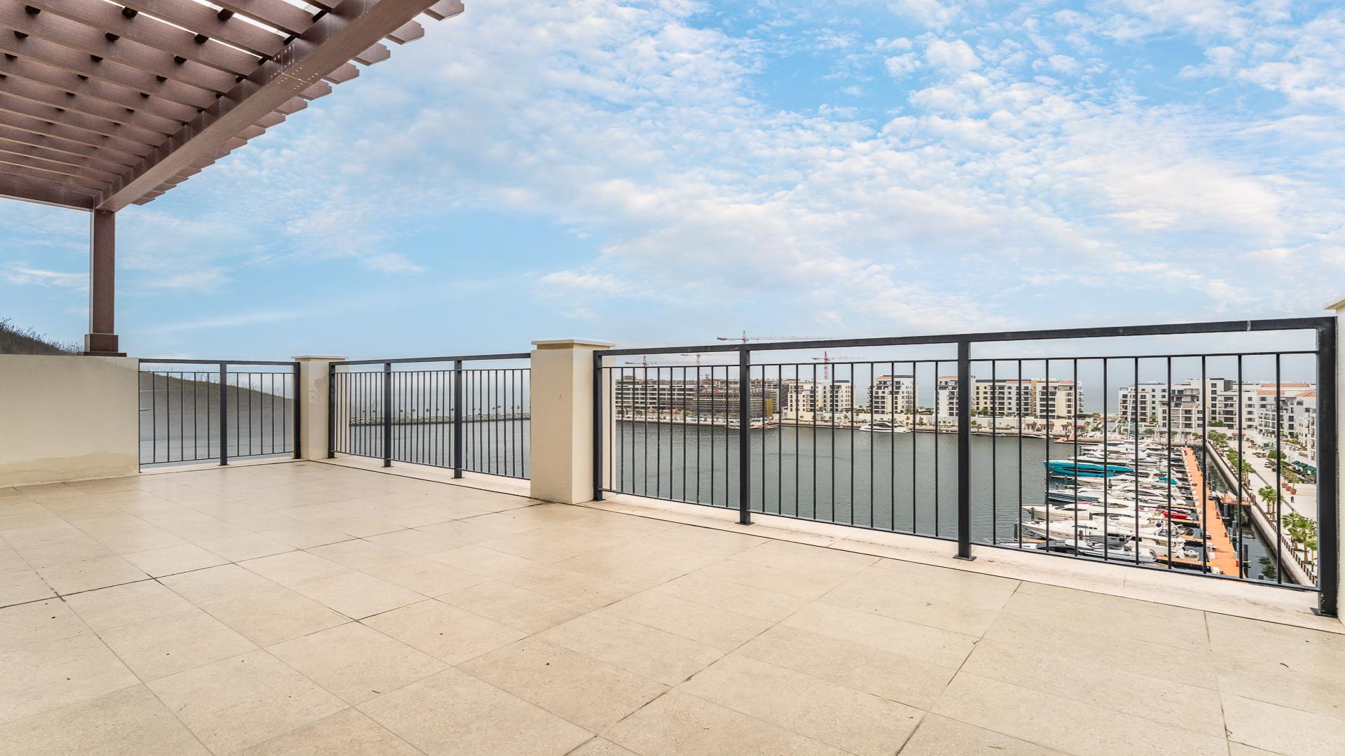 Spacious living area in Jumeirah 1 apartment, large windows and open layout