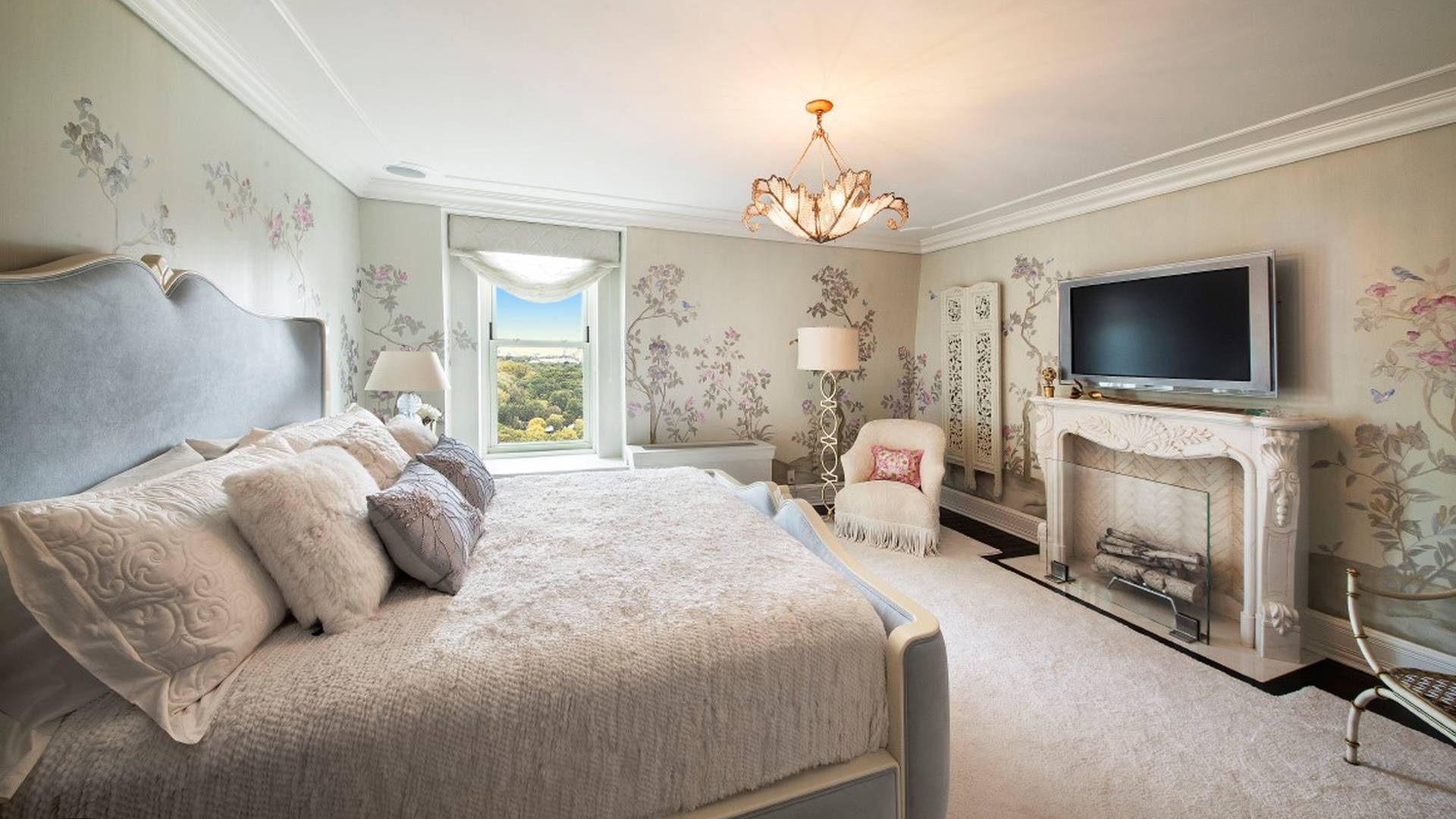 Luxurious Manhattan apartment bedroom with elegant decor and Central Park view