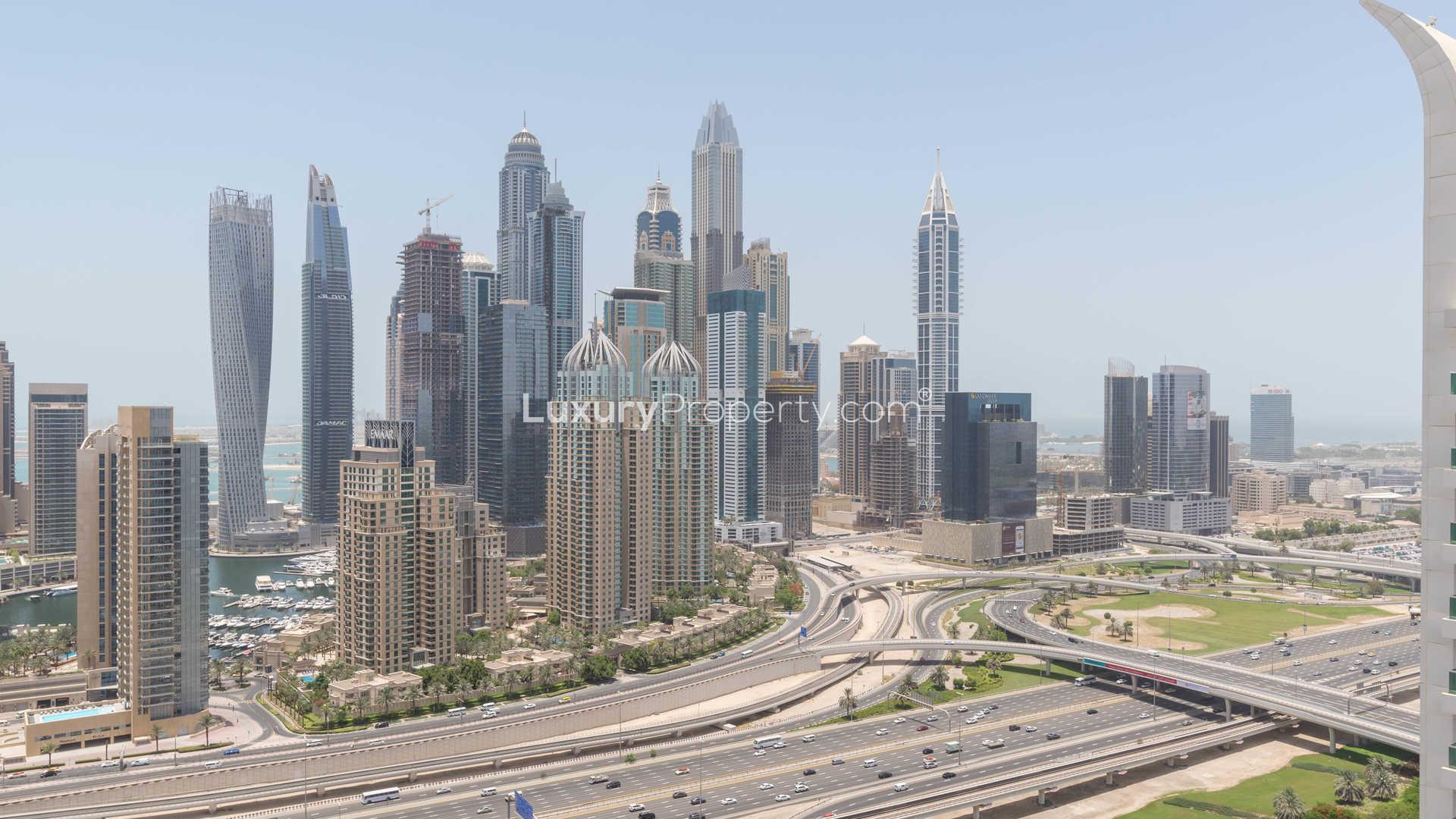 Luxurious bathroom with bathtub in five-bedroom penthouse, Al Seef Tower, Jumeirah Lake Towers