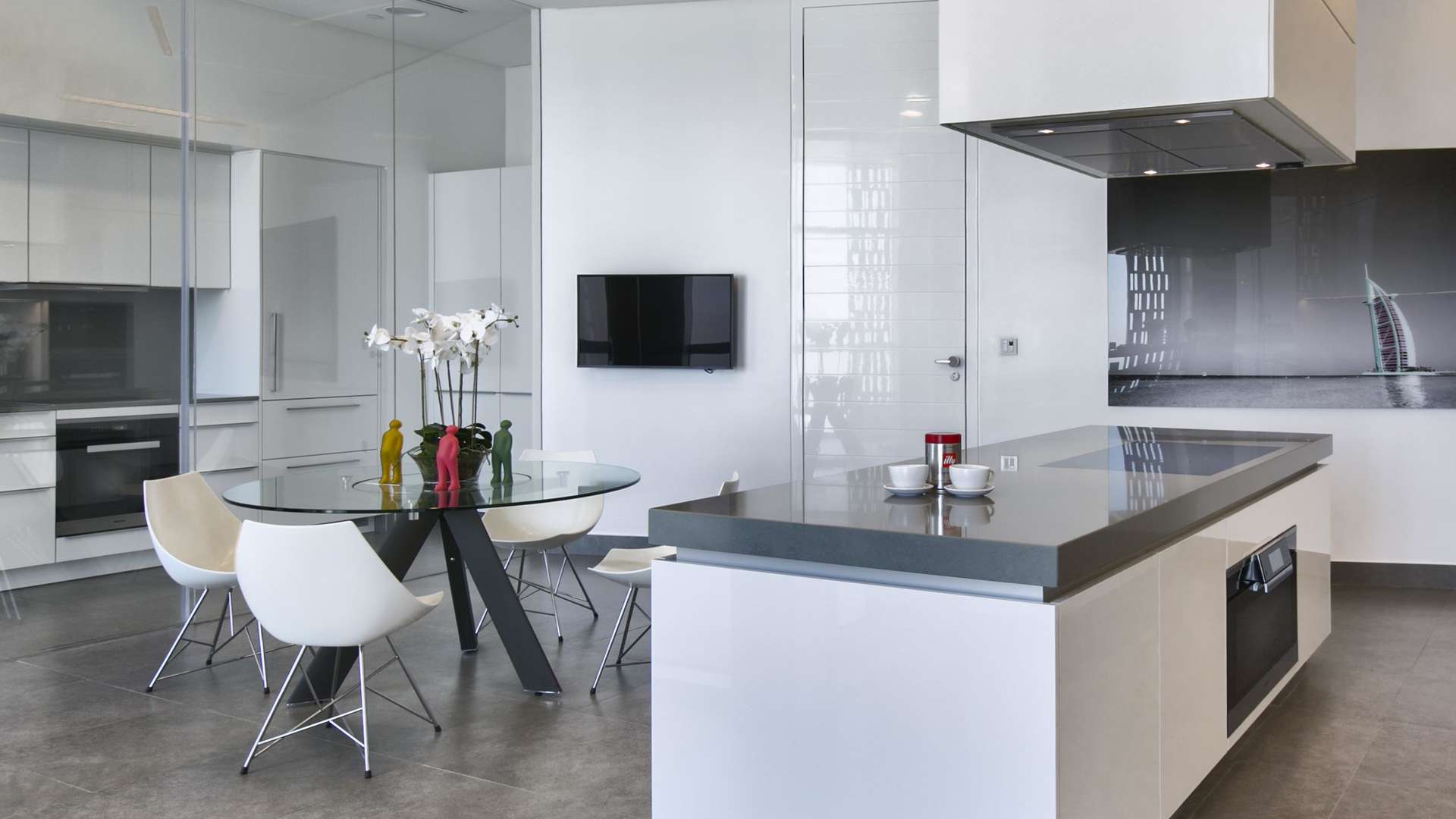 Luxurious dining area with city view in Cayan Tower penthouse, Dubai Marina