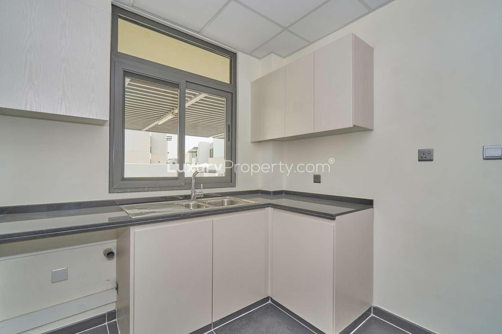 Modern kitchen in brand new 5-bedroom townhouse, Claret, Akoya. Bright, spacious design