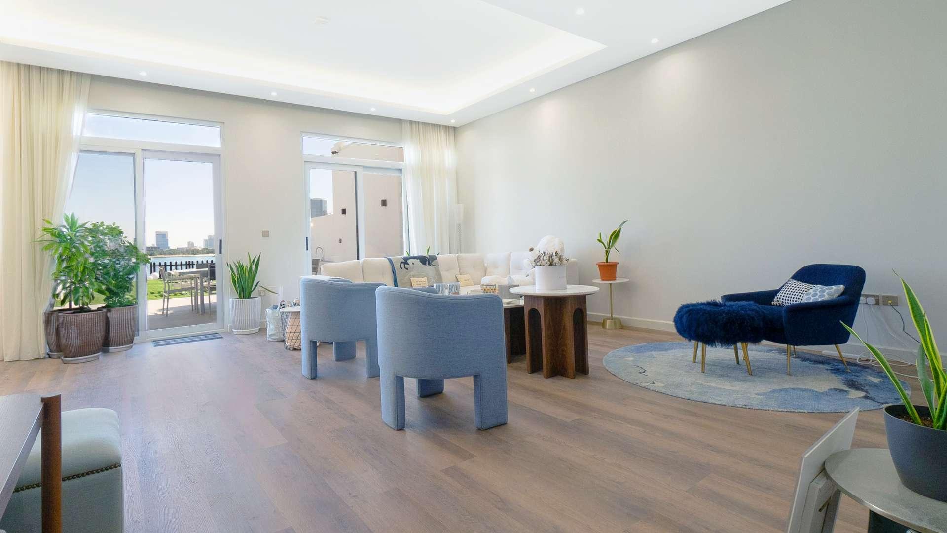 Luxury living room in exclusive five-bedroom Palm Jumeirah townhouse, Palma Residences