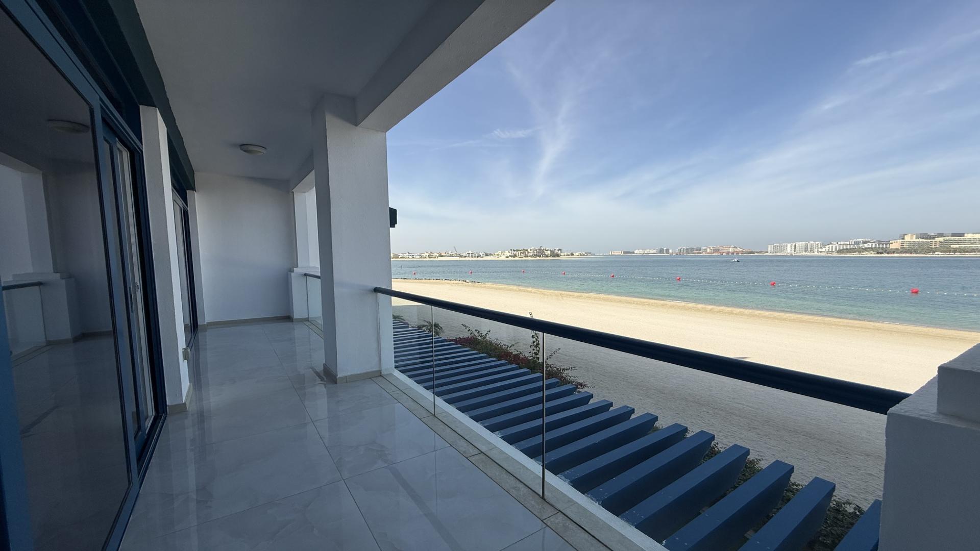 Spacious living area with large windows in Palma Residences villa, Palm Jumeirah for rent