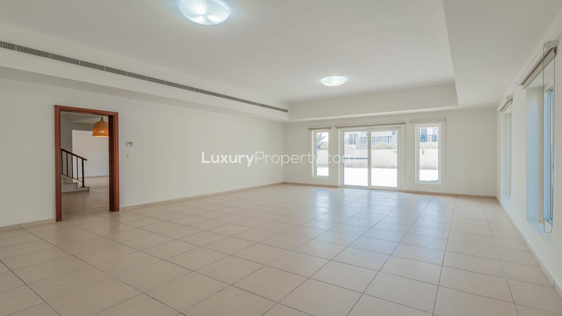 "Spacious 5-bedroom villa exterior in Al Mahra, Arabian Ranches, available for rent.",Spacious living area in 5-bedroom villa, Arabian Ranches, Al Mahra, available for rent