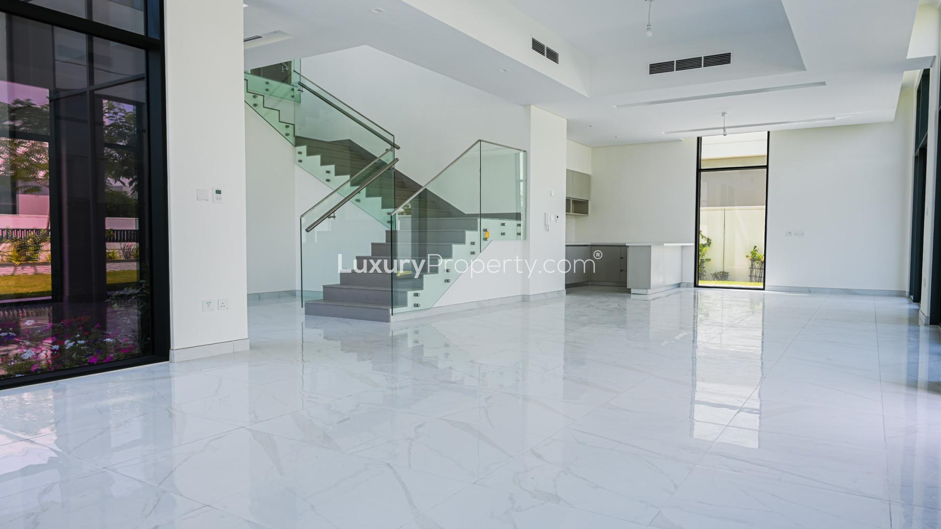 Corner villa with private garden in Murooj Al Furjan, 5 bedrooms, 6 bathrooms, for rent