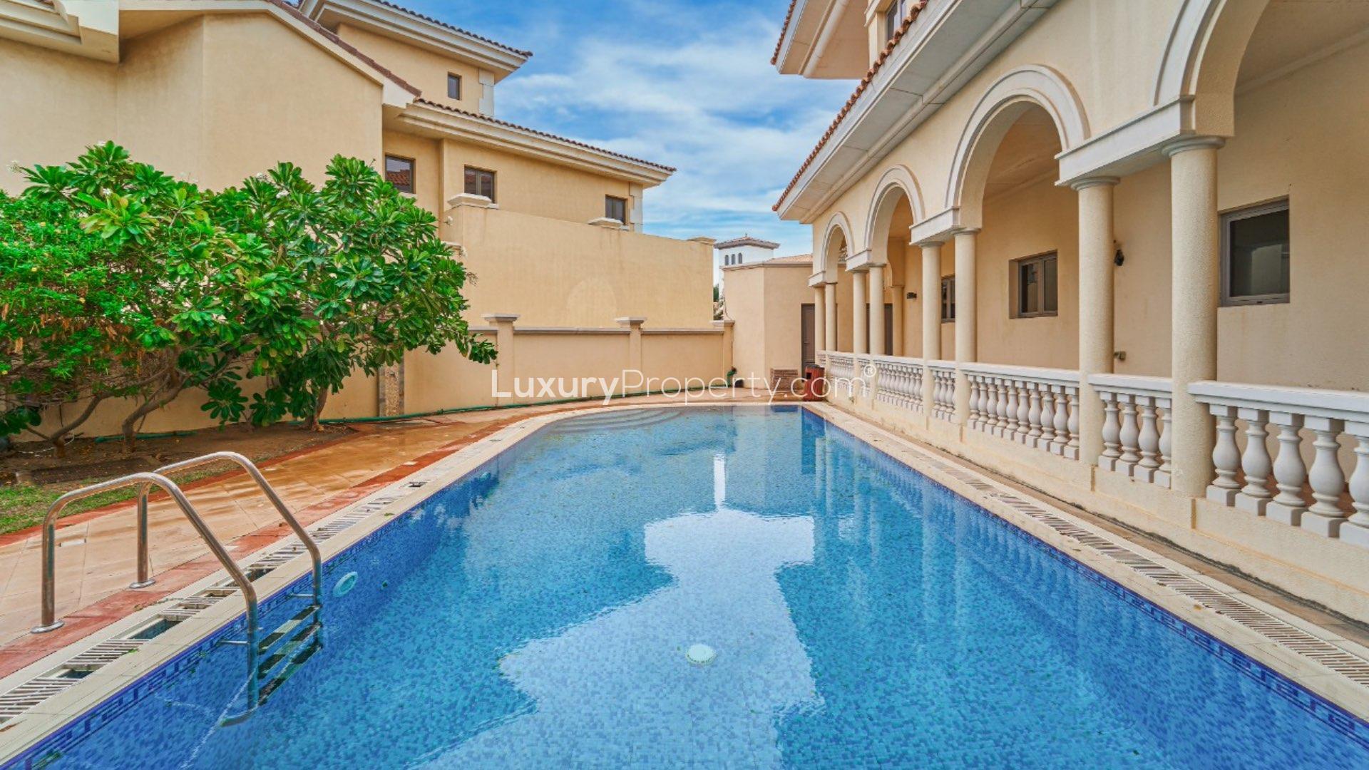 Bright, spacious interior of beachfront 5-bedroom villa on Palm Jumeirah for rent
