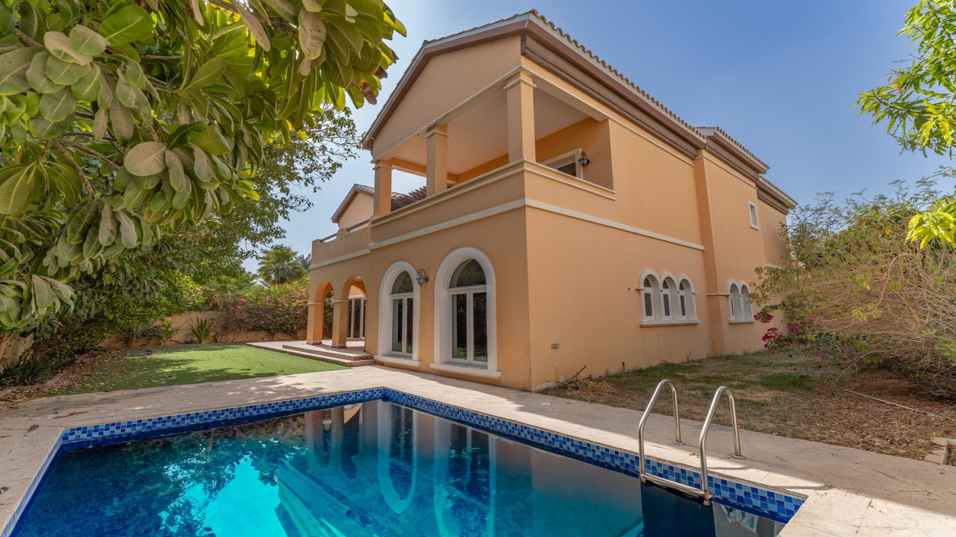 Spacious villa with private pool and garden in The Aldea, The Villa, for rent