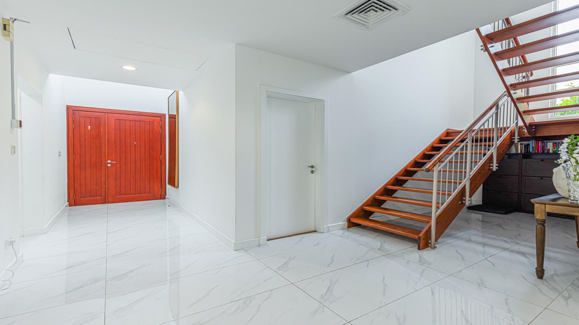 Modern bathroom in Saheel villa, Arabian Ranches, with elegant fixtures and natural light