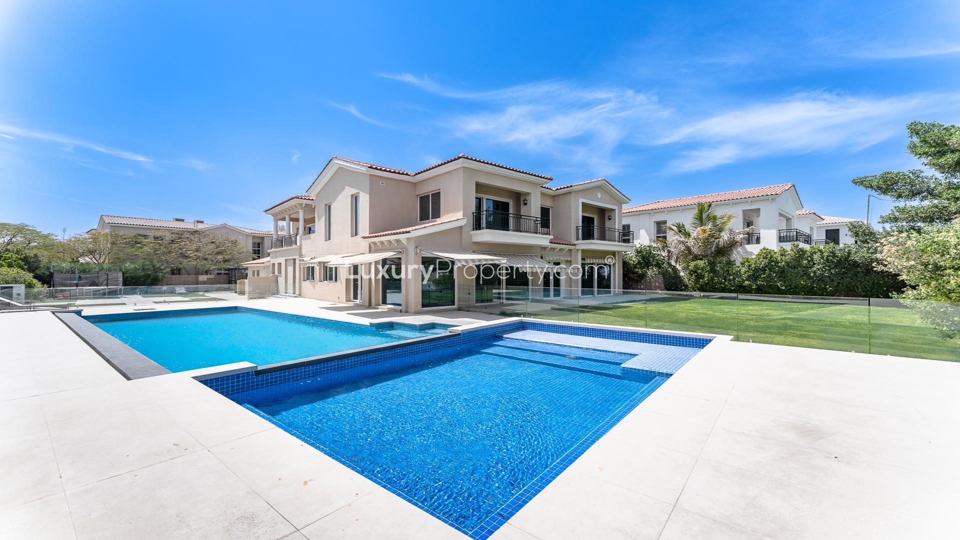 Spacious marble-floored living area in 5-bedroom villa, Jumeirah Golf Estates, for rent