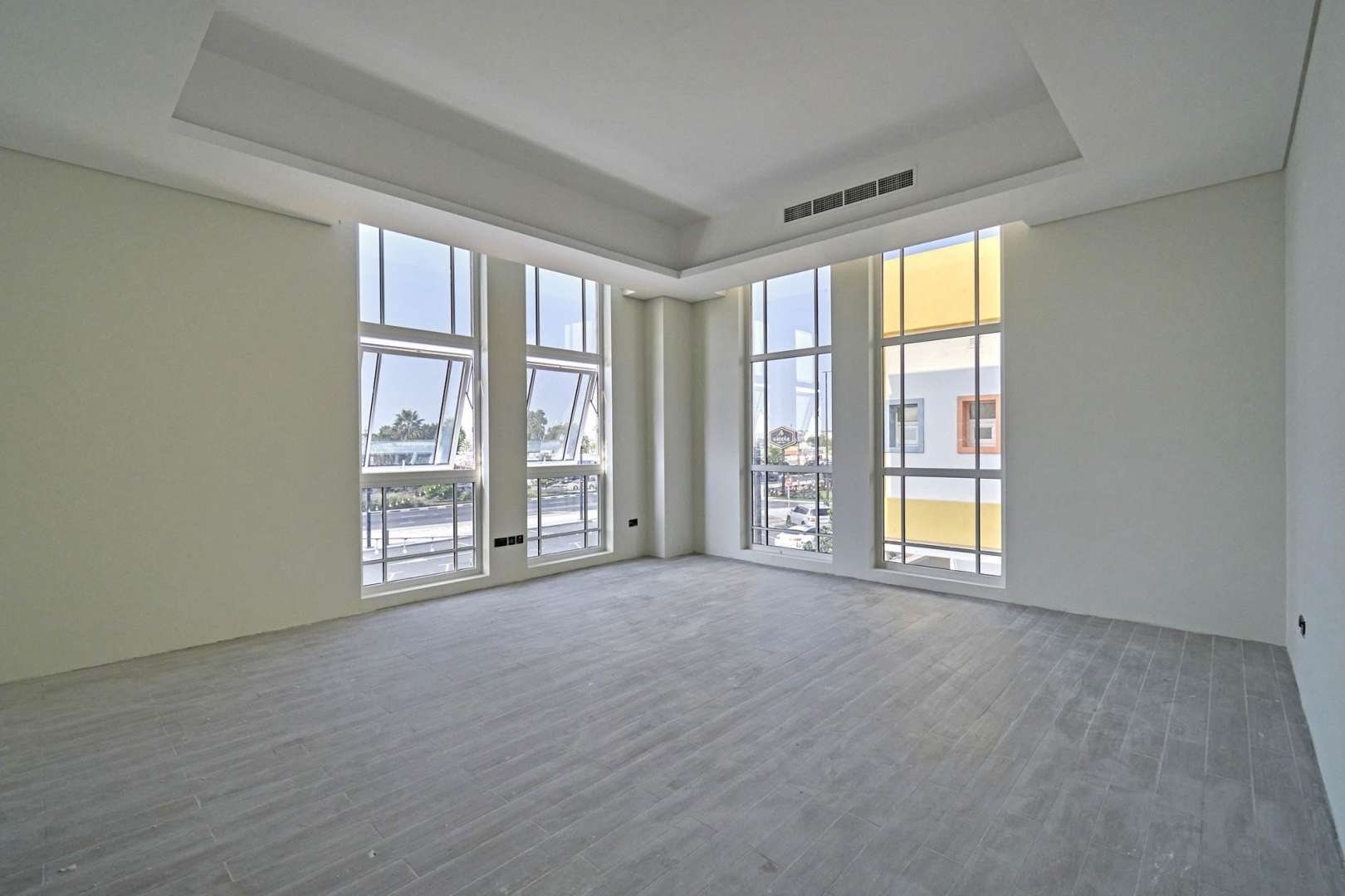 Bright living room with floor-to-ceiling windows in Jumeirah villa for rent, Al Wasl