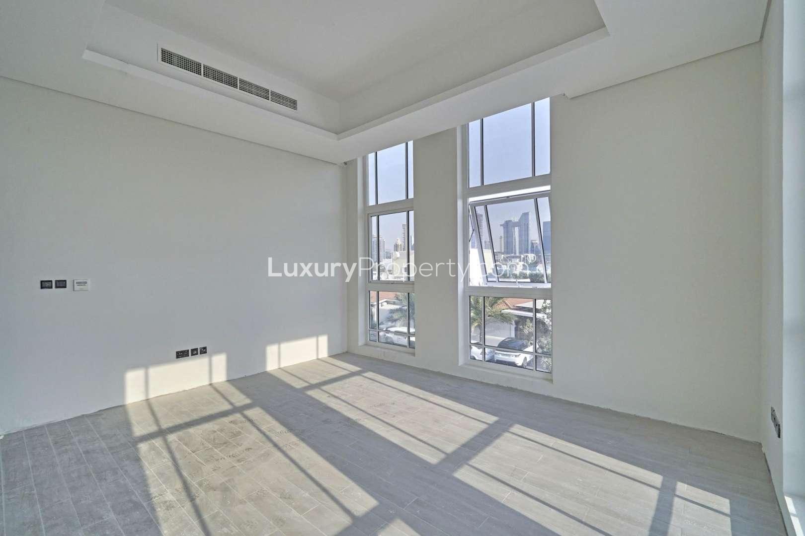 Bright, spacious room with large windows in Al Wasl villa, Jumeirah for rent