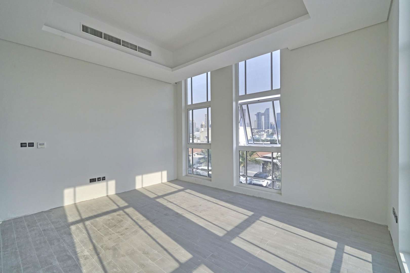 Bright, spacious room with large windows in Al Wasl villa, Jumeirah for rent