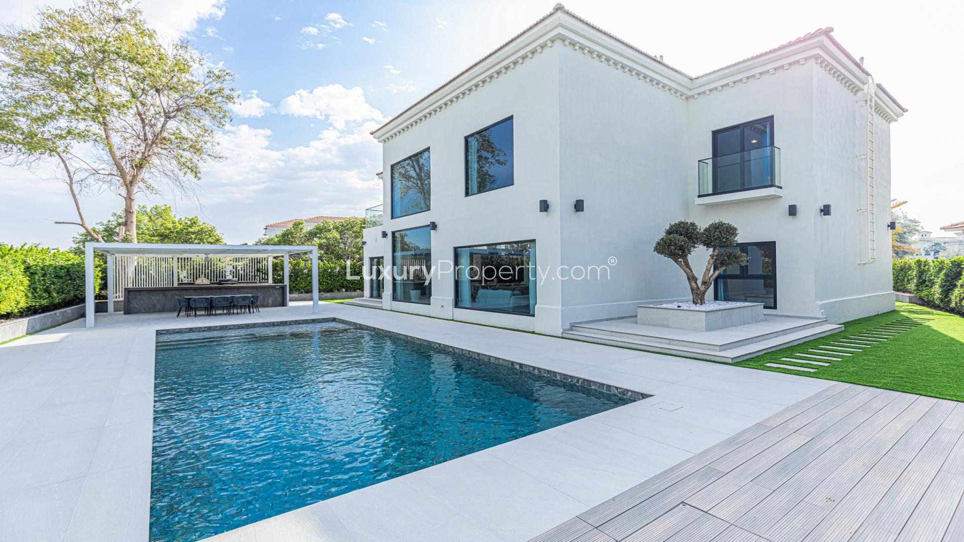 Charming 5-Bed Villa - Corner Rental in Jumeirah Islands