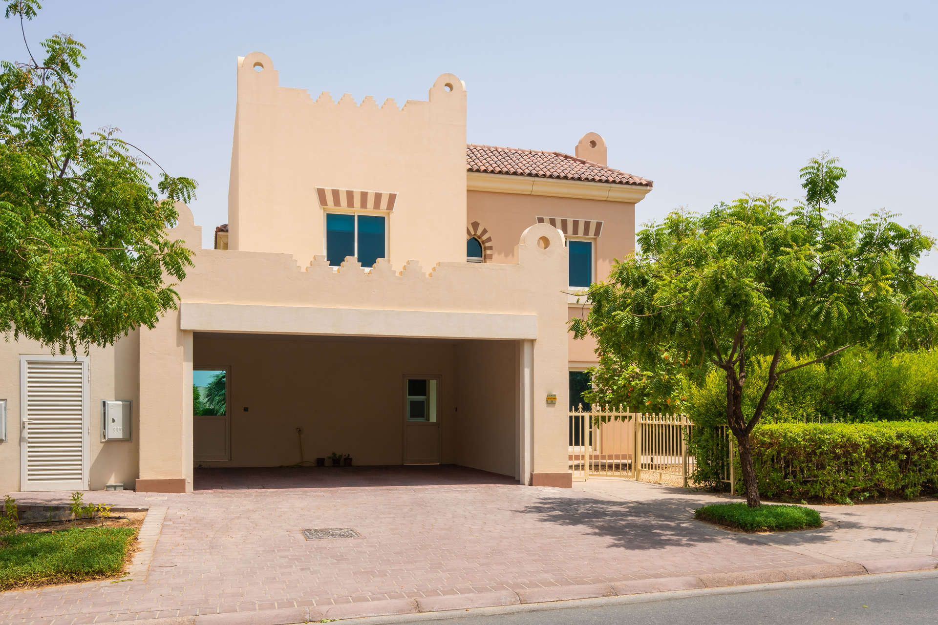 Bright hallway in 5-bedroom villa, Victory Heights, Dubai Sports City, with tiled floors