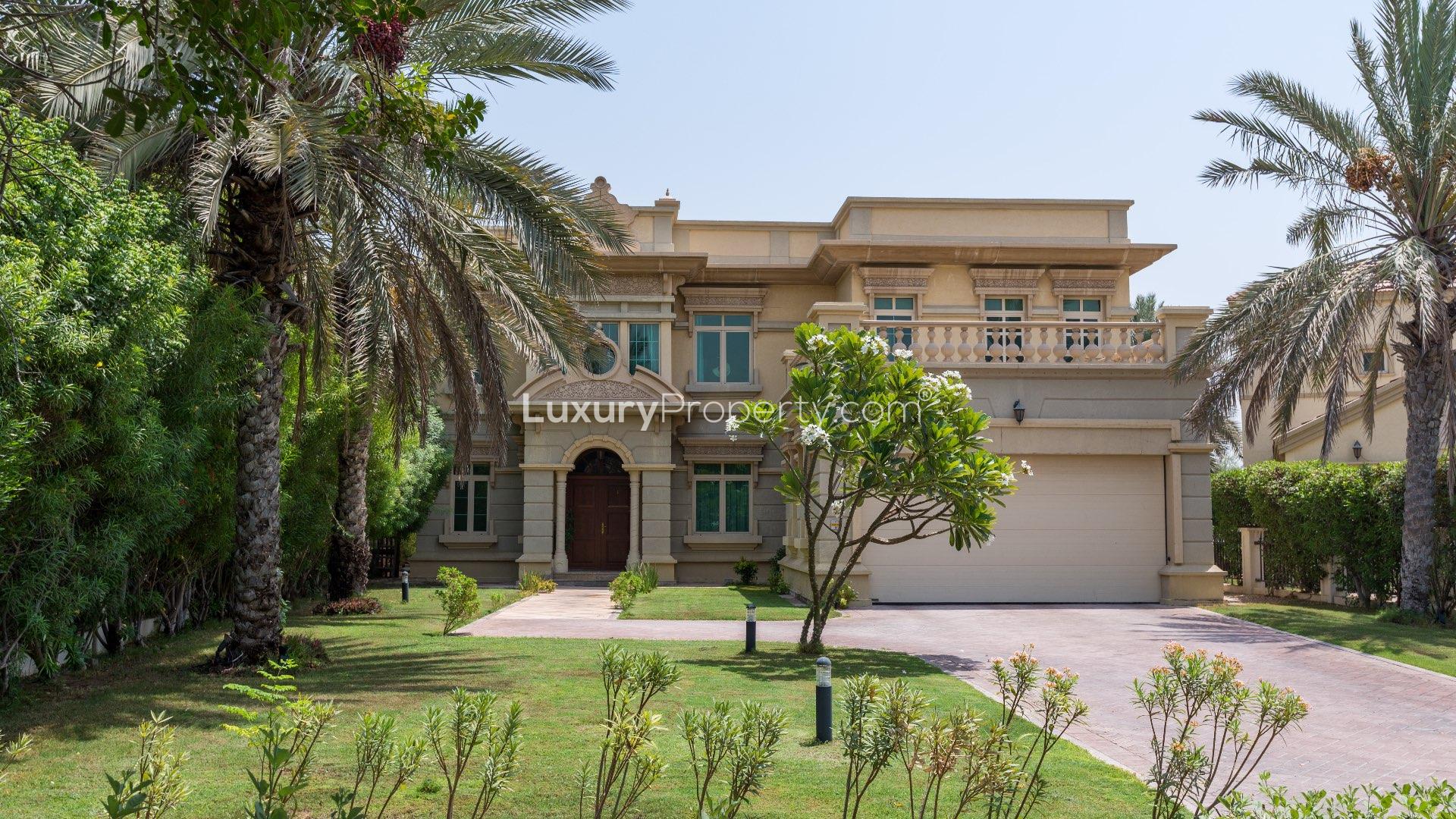 Empty living room with marble floors in Jumeirah Islands villa for rent, European Clusters