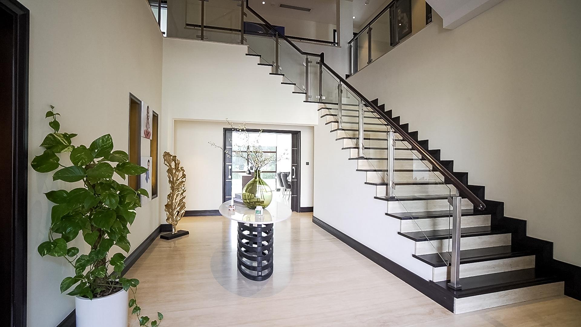 Luxurious 5-bedroom villa with pool for rent in Jumeirah Golf Estates, Earth community