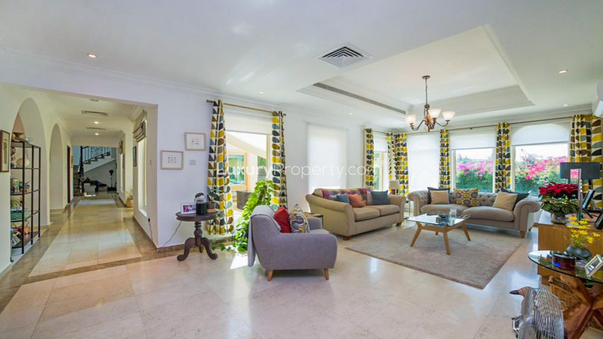 Spacious villa with lush garden in Jumeirah Islands' European Clusters, available for rent