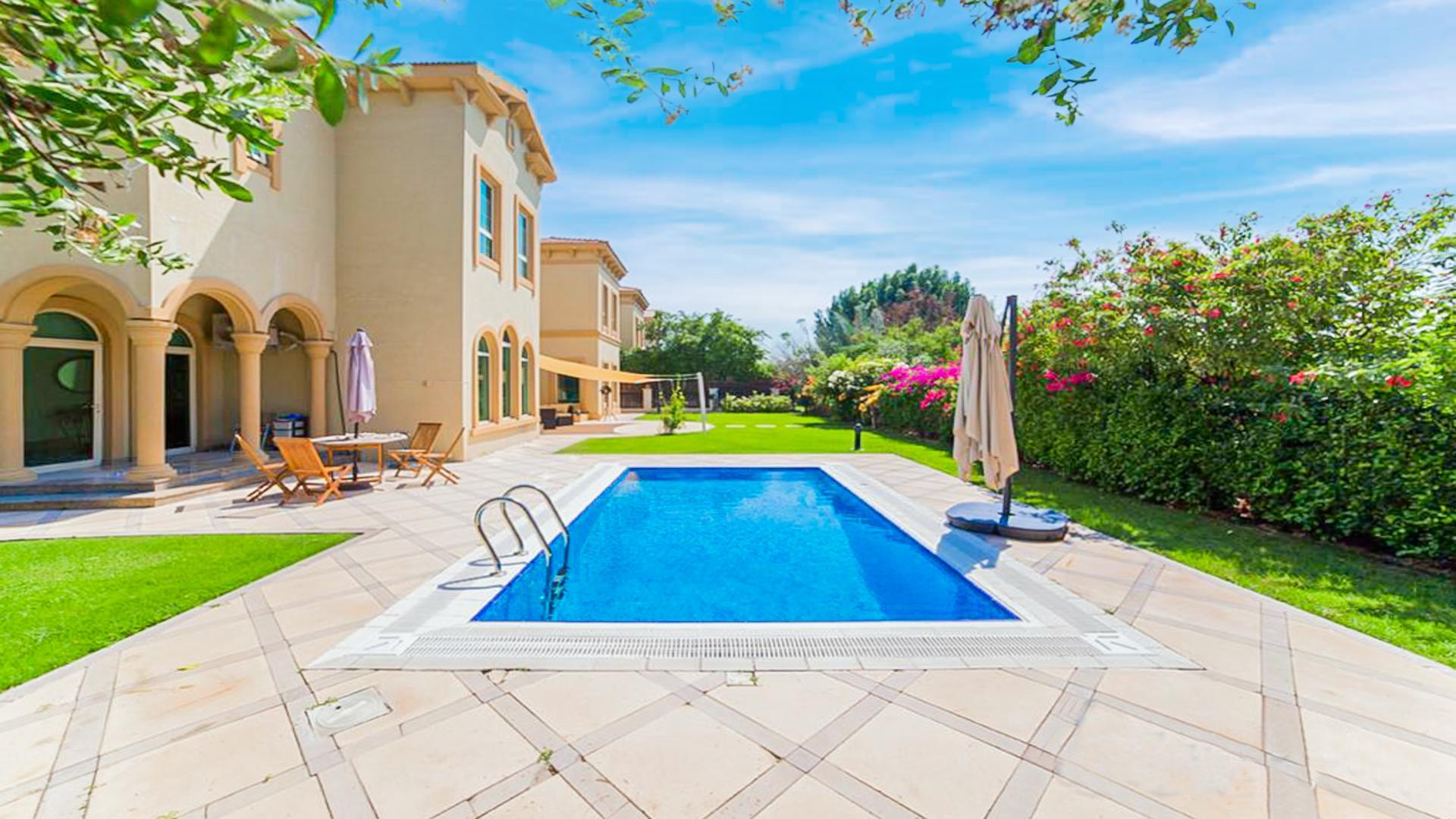 Spacious villa with lush garden in Jumeirah Islands European Clusters, available for rent