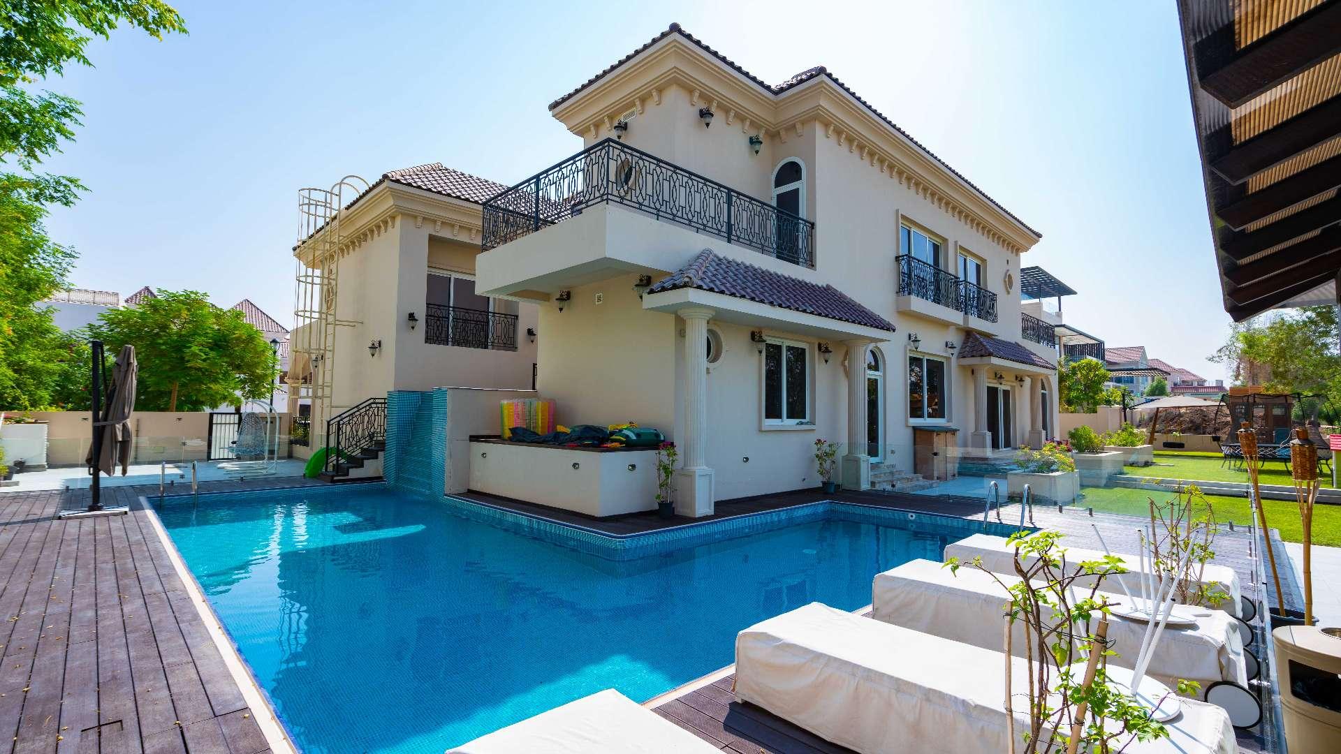 Luxurious living room in 5-bedroom villa, Jumeirah Golf Estates, Earth community