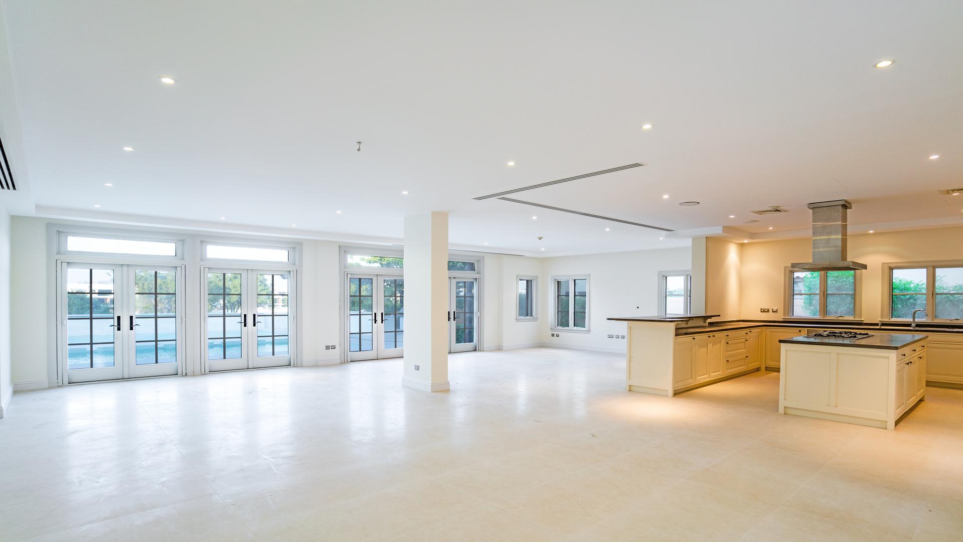 Beautiful villa with large private pool and patio in Jumeirah Golf Estates, Fire community