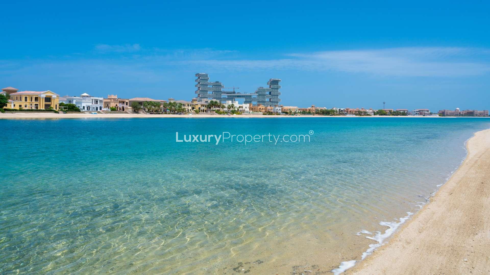 Stunning beachfront villa with garden and pool on Palm Jumeirah, available for rent