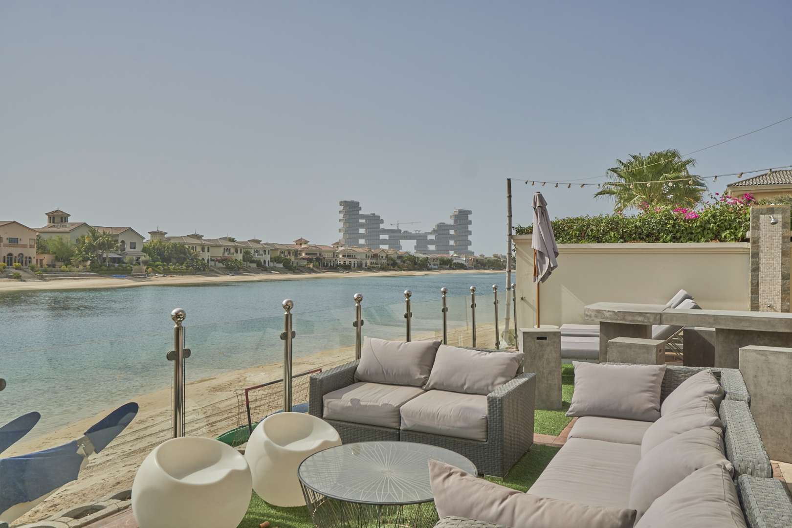 Front view of 5-bedroom villa for rent, Garden Homes, Palm Jumeirah