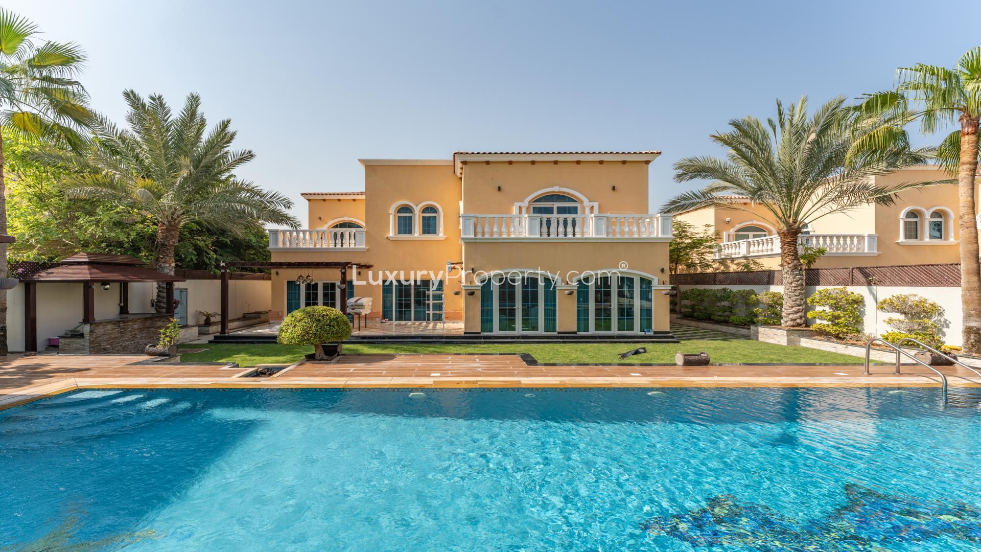 Luxurious living room in 5-bedroom villa, Jumeirah Park, featuring elegant decor and plush seating