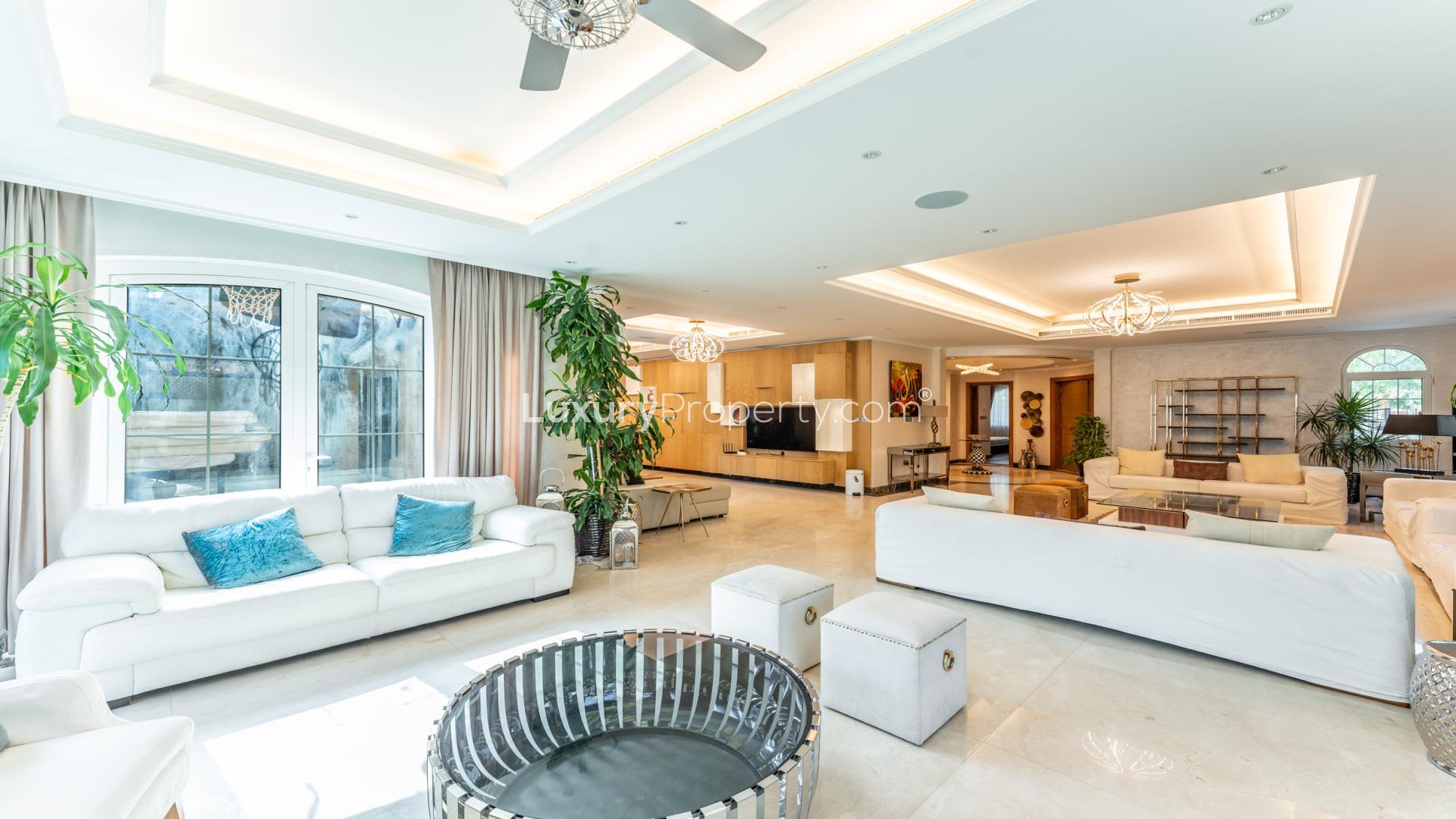 Luxurious 5-bedroom villa with pool in Legacy, Jumeirah Park for rent