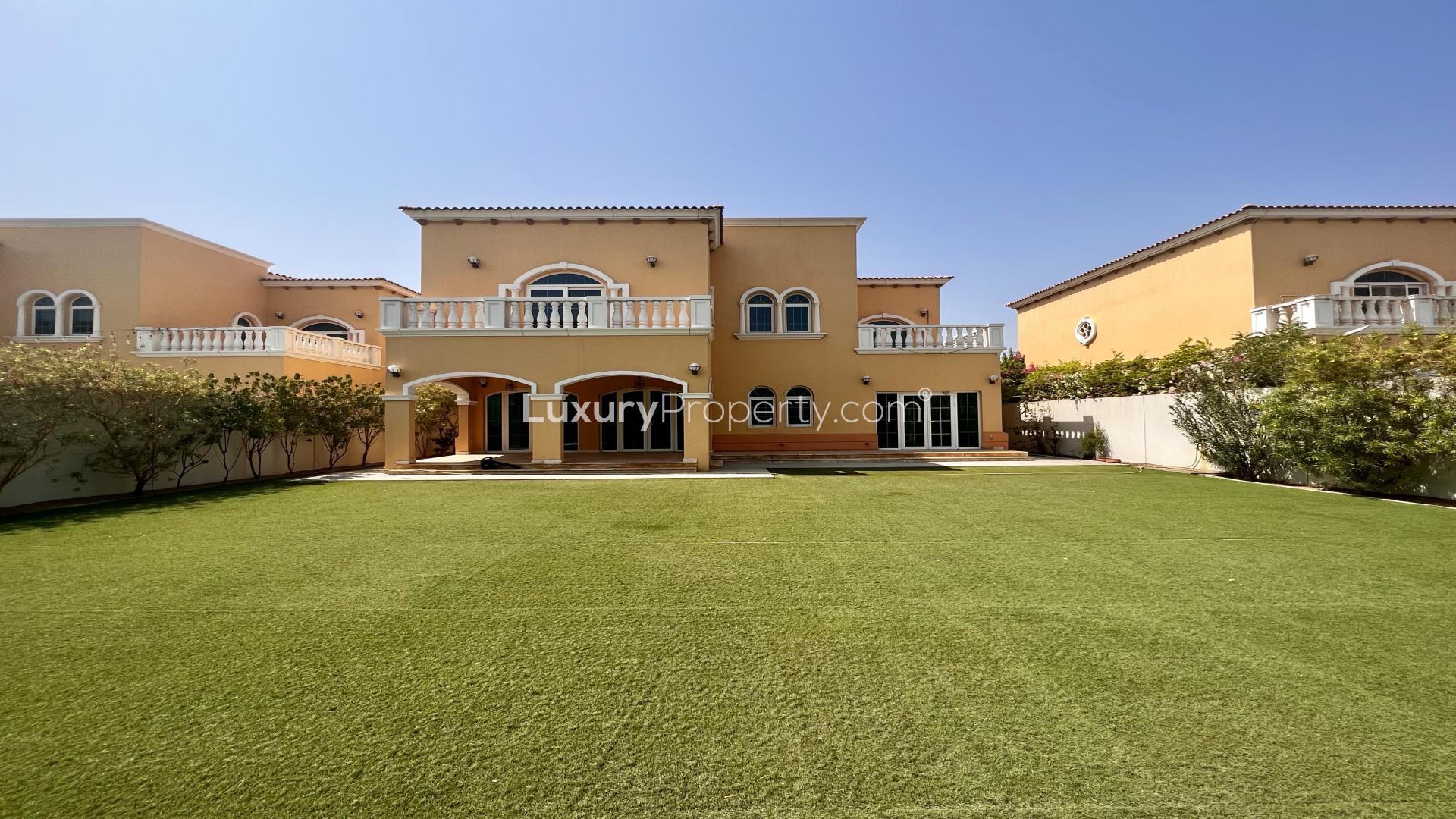 5 bedroom villa in Legacy
