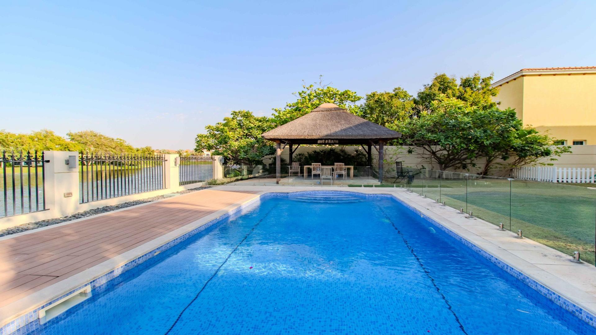 Beautiful Legacy Villa with pool, lake view in Jumeirah Park, available for rent