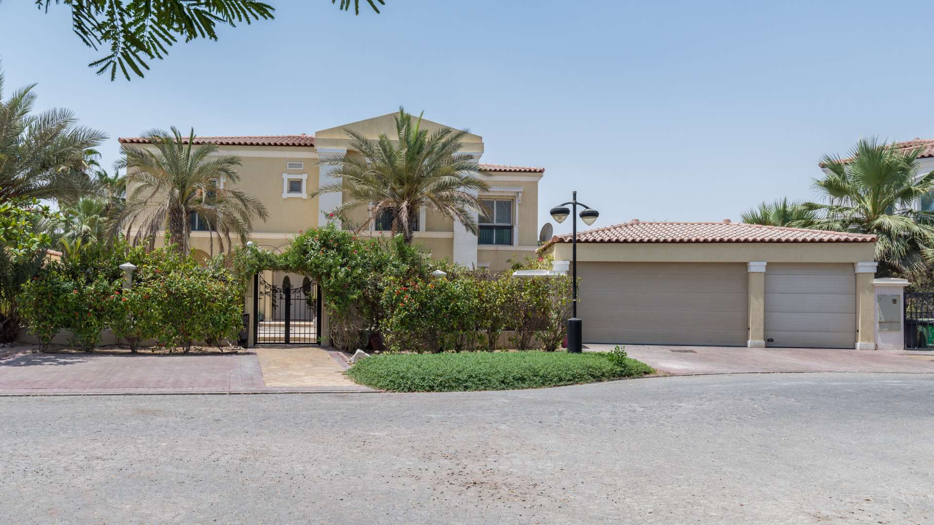 "Elegant villa interior with luxurious decor in Green Community West, available for rent.",Stunning 5-bedroom villa exterior with lush landscaping in Green Community West for rent