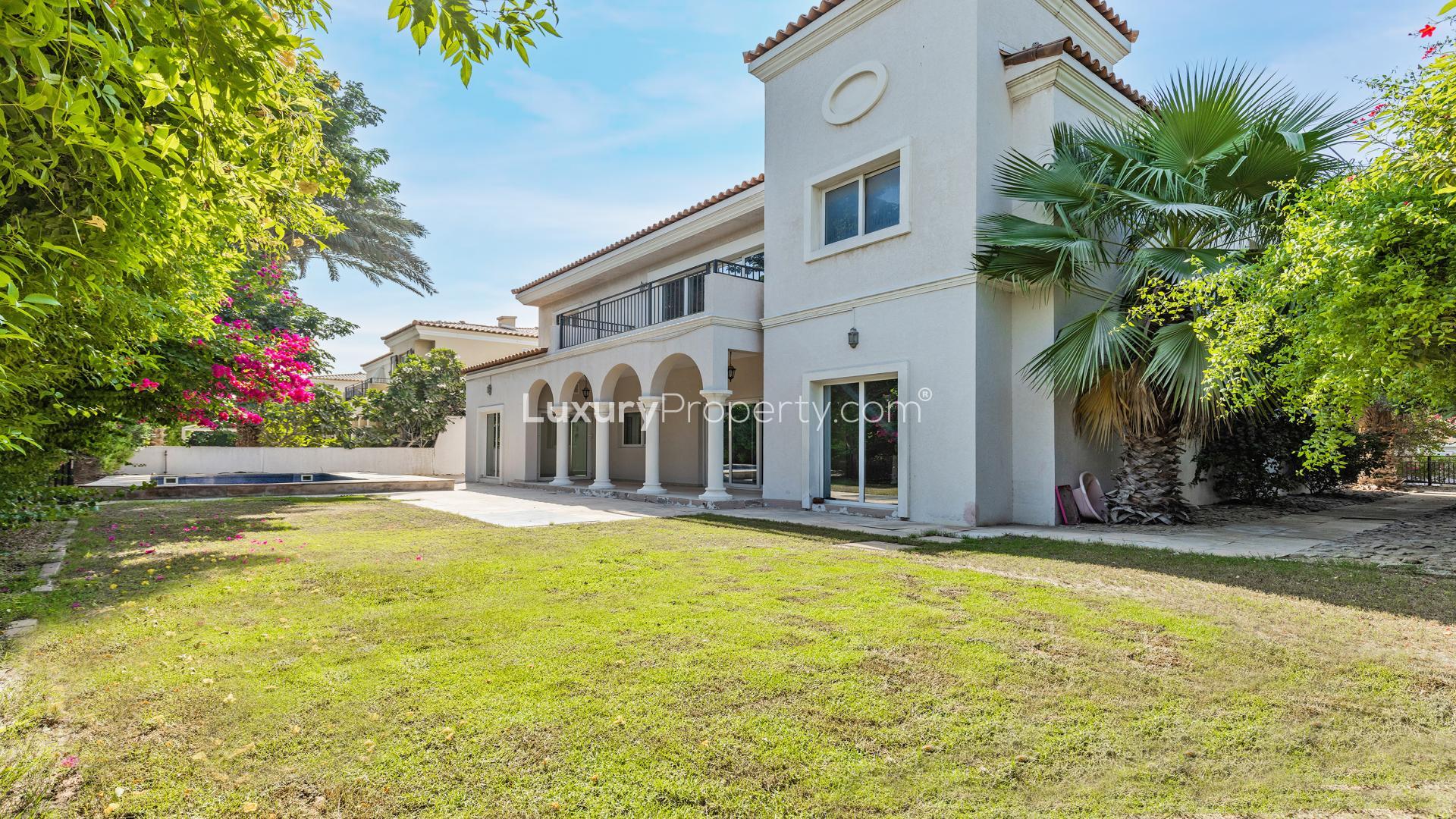 Villa with private pool and garden in Green Community West, available for rent