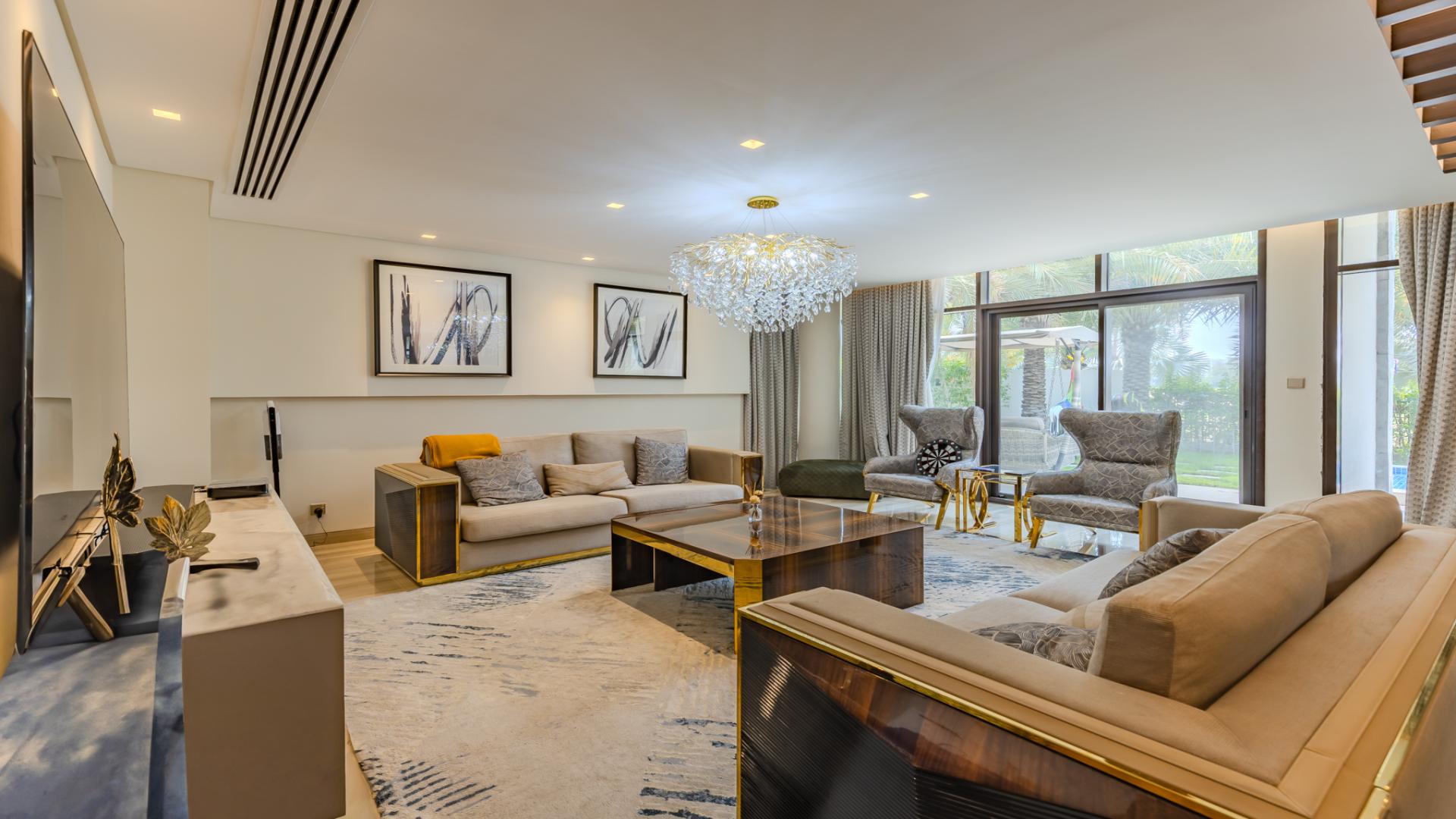 Luxury 5-bed villa with pool and garden in Trevi, Damac Hills for rent