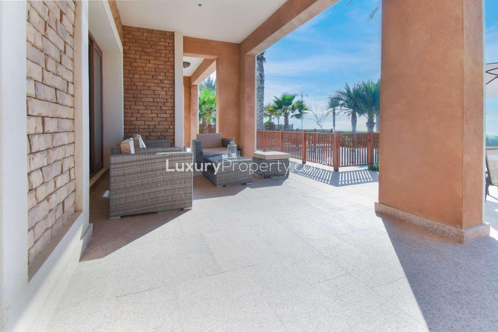 Luxurious entryway of Balqis Residences Villa, Palm Jumeirah, featuring elegant decor and lighting