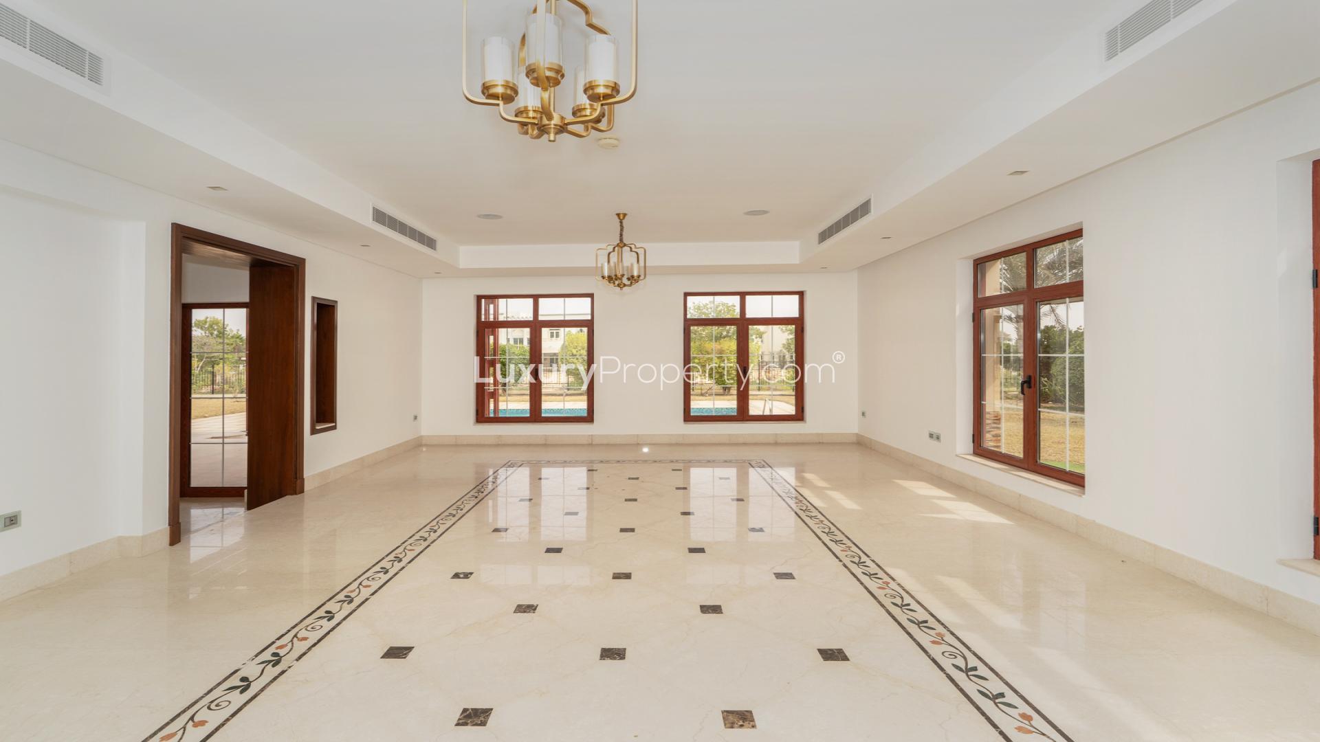 Luxurious villa with pool and garden in Jumeirah Islands, The Mansions, for rent