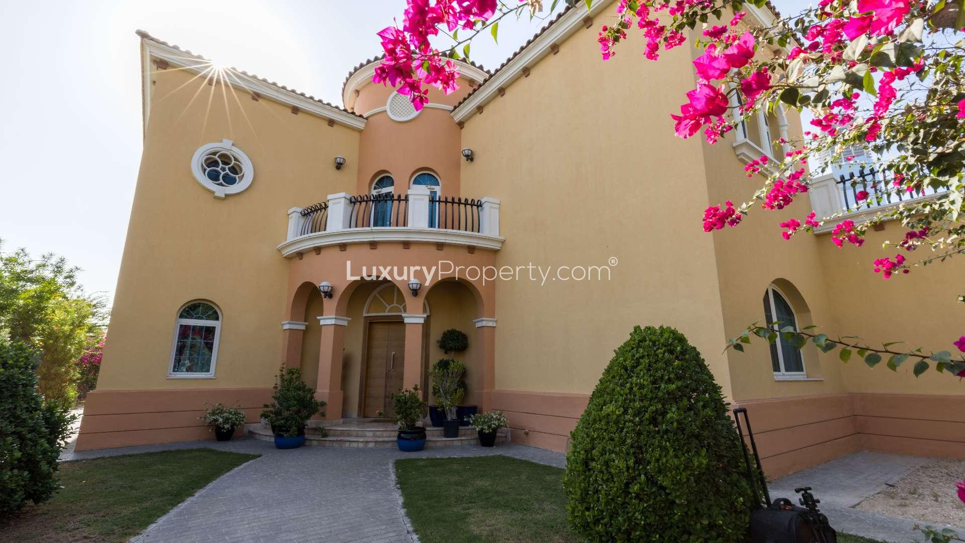Lush garden pathway in Legacy, Jumeirah Park villa community, District 2