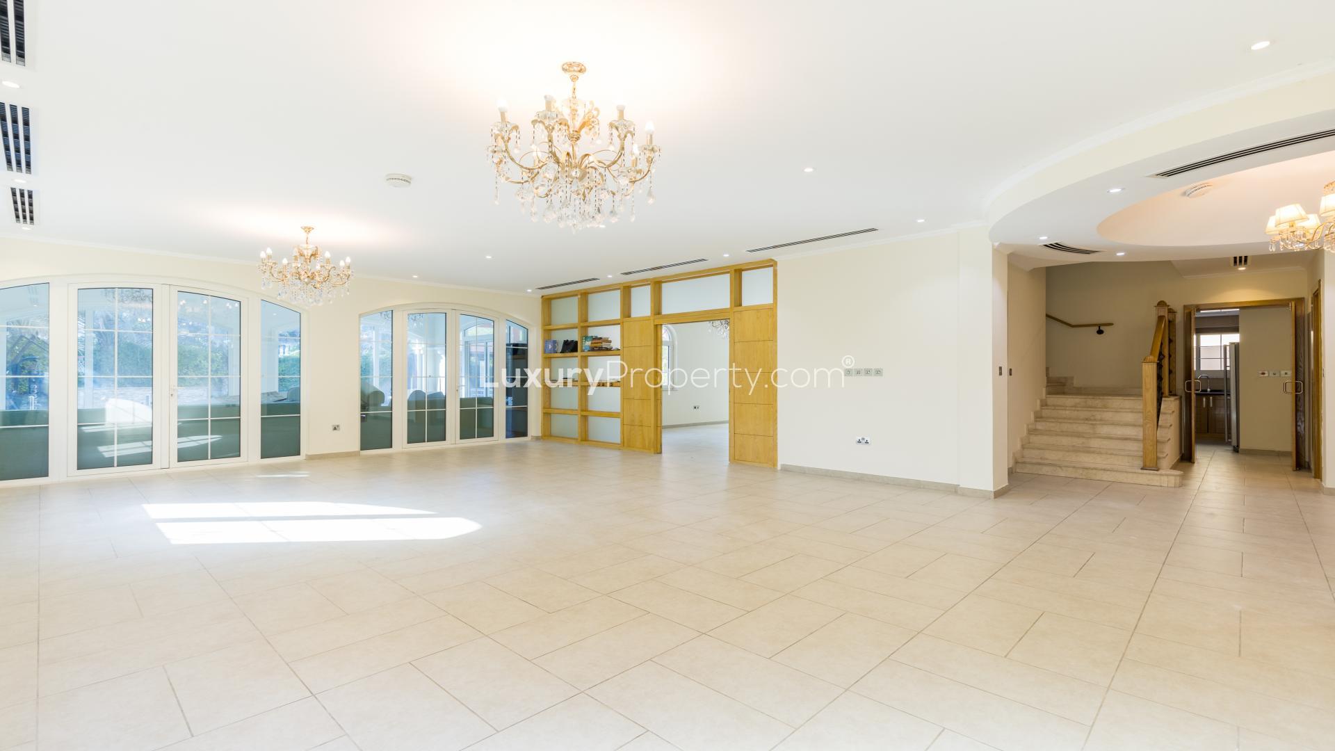 Villa with pool in Legacy, Jumeirah Park for rent, featuring Mediterranean architecture