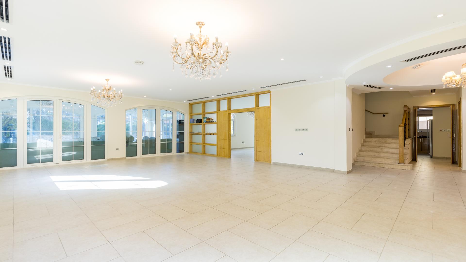 Villa with pool in Legacy, Jumeirah Park for rent, featuring Mediterranean architecture