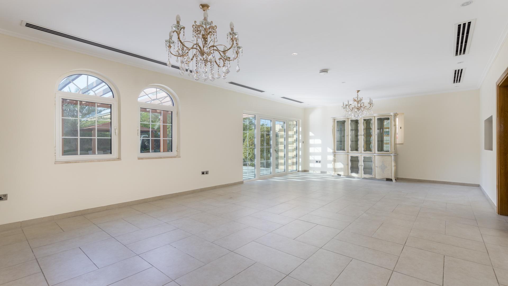 Luxurious 5-bedroom villa with pool for rent in Jumeirah Park, Legacy community