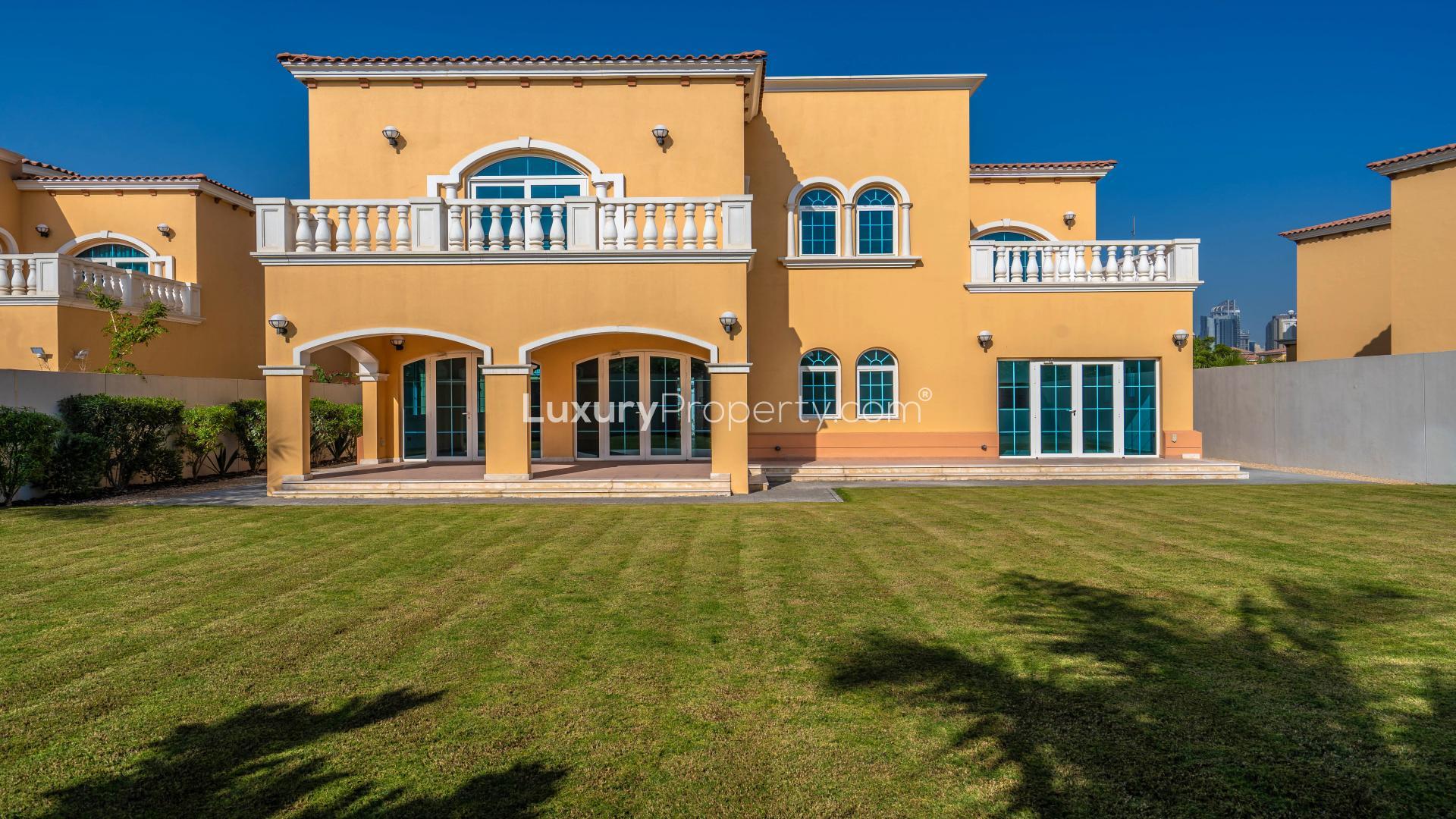 Luxurious 5-bedroom villa exterior with spacious lawn in Jumeirah Park, Dubai