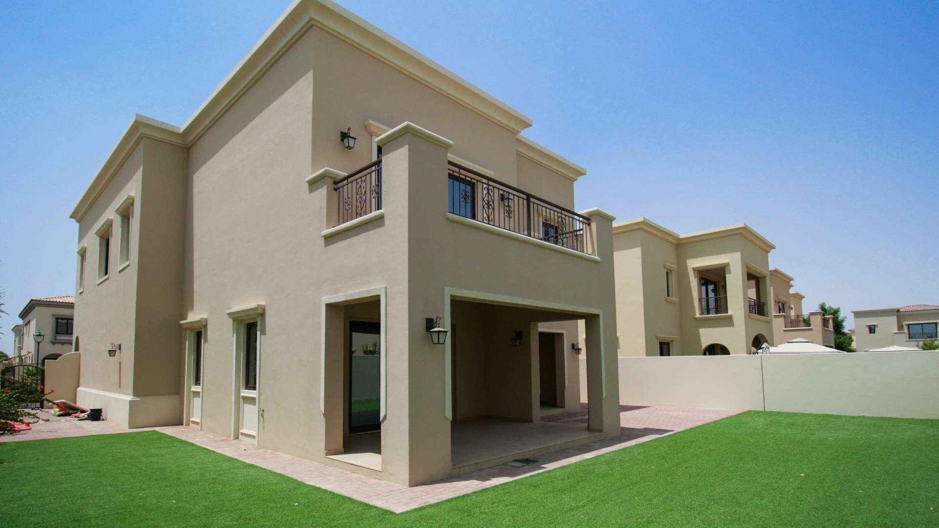 Spacious living room with sliding glass doors in Arabian Ranches 2 villa for rent