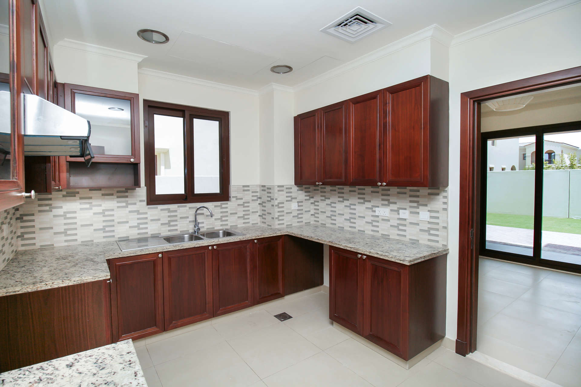 Modern hallway in spacious 5-bedroom villa, Lila, Arabian Ranches 2, for rent
